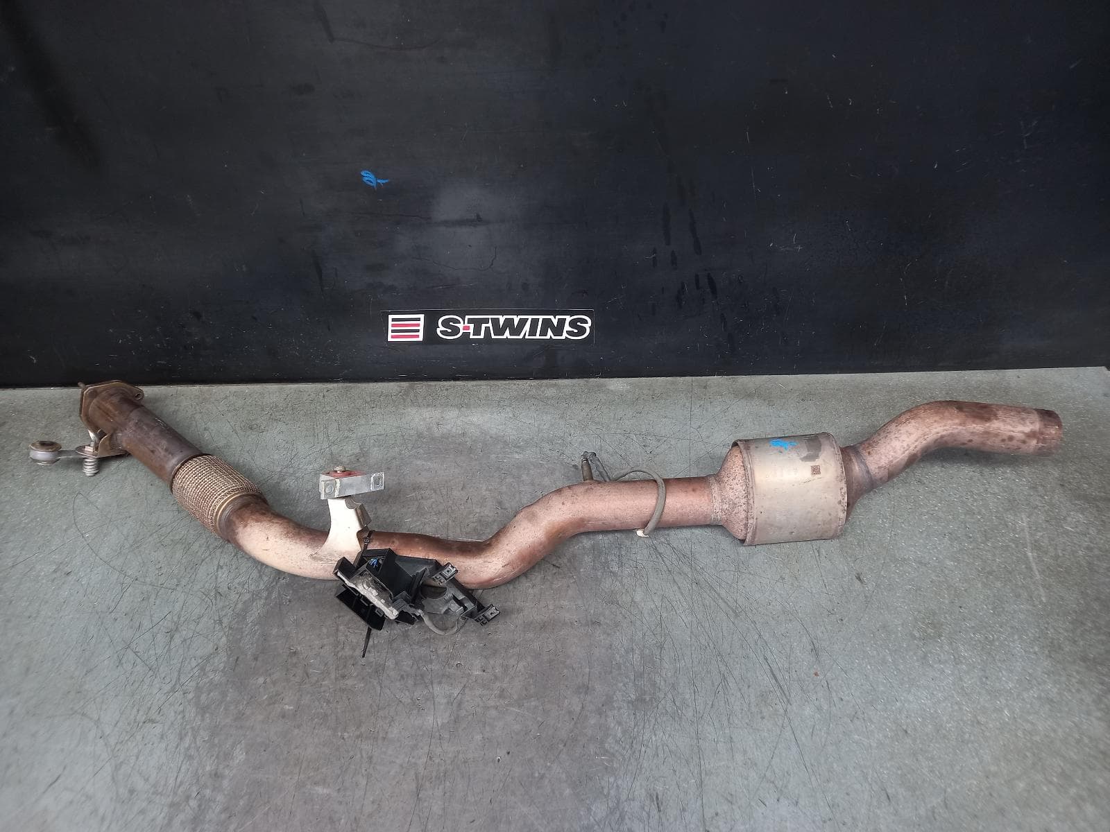 Used auto part listing image: 2017 AUDI Q7 CATALYTIC CONVERTER UNDER CAR-CAT TYPE, 3.0, DIESEL, CRTC/CZZA CODE, 4M, 09/15-03/20 0000368187