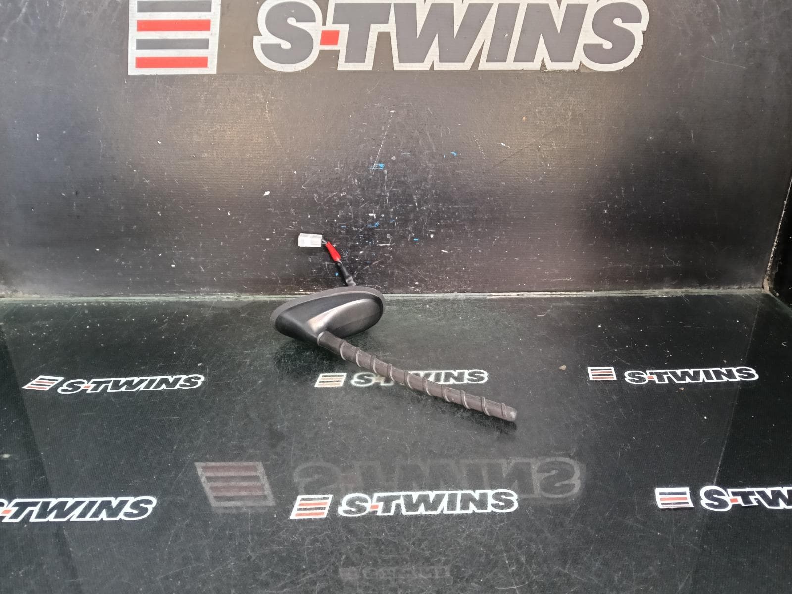 Used auto part listing image: 2015 MAZDA 3 ANTENNA BM, ROOF ANTENNA, 06/13-05/16 0000412908