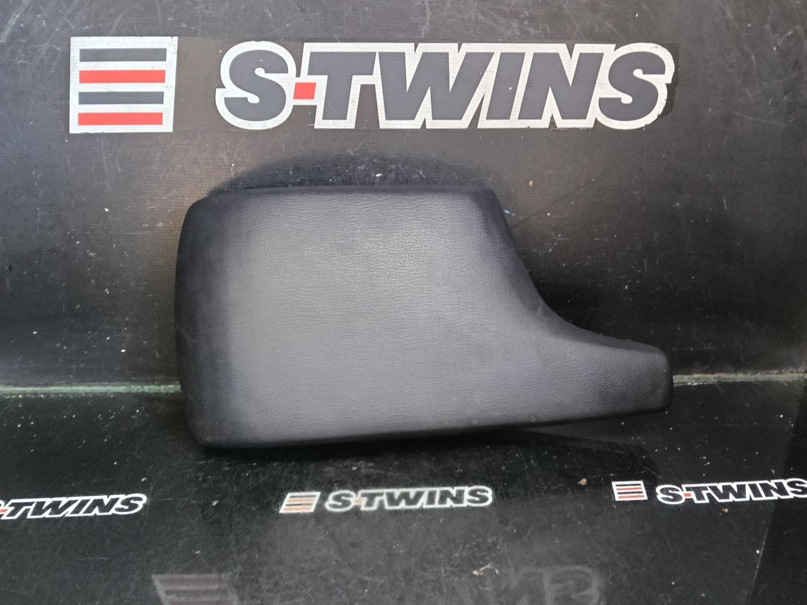 Used auto part listing image: 2015 MAZDA 3 CONSOLE CONSOLE LID ONLY, VINYL, BM, 06/13-05/16 0000412916