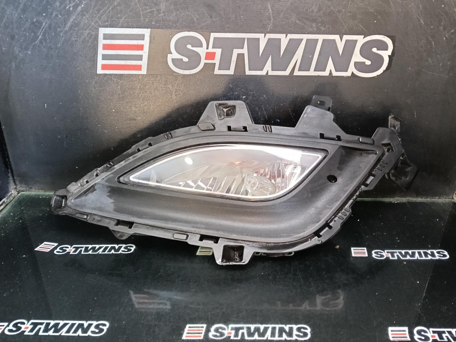Used auto part listing image: 2014 HYUNDAI I30 BUMPER FOGLAMP, NON DAYTIME RUNNING LAMP TYPE, GD, 5DR HATCH, 03/12-02/17 0000413199