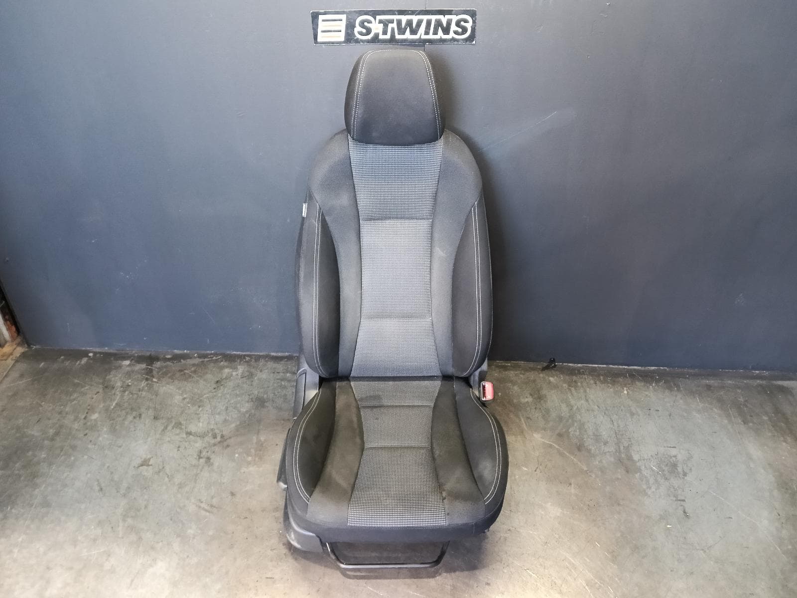 Used auto part listing image: 2015 HYUNDAI I30 FRONT SEAT RH FRONT, GD, 5DR HATCH, CLOTH, ACTIVE, 03/12-02/17 0000413315