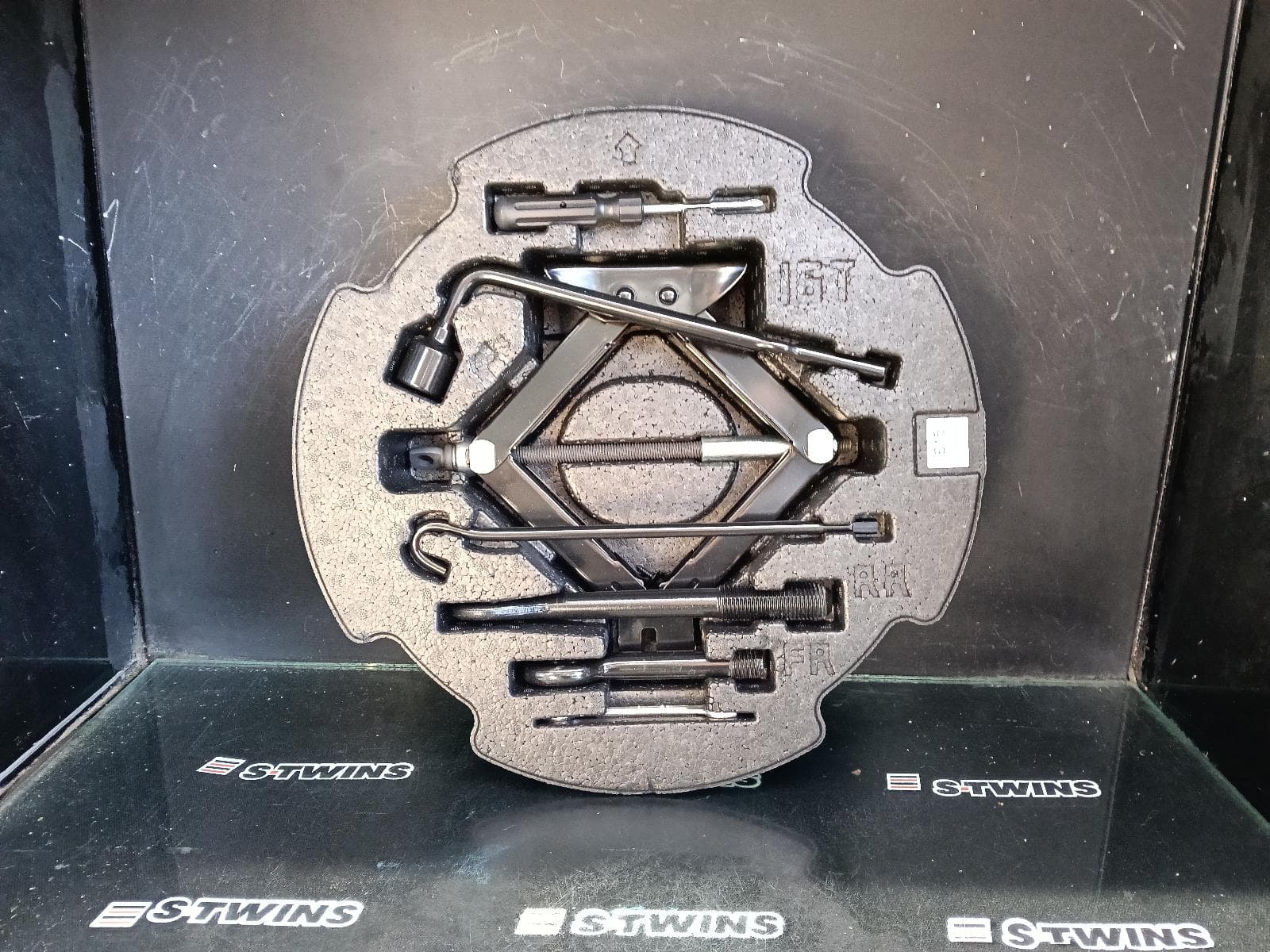 Used auto part listing image: 2020 KIA CERATO JACK TOOL KIT BD, 04/18-09/24 0000413000