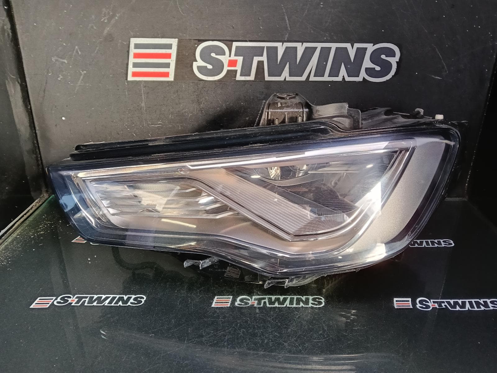 Used auto part listing image: 2014 AUDI A3 LEFT HEADLAMP 8V, SEDAN/HATCH, LED TYPE, 12/13-04/16 0000391267