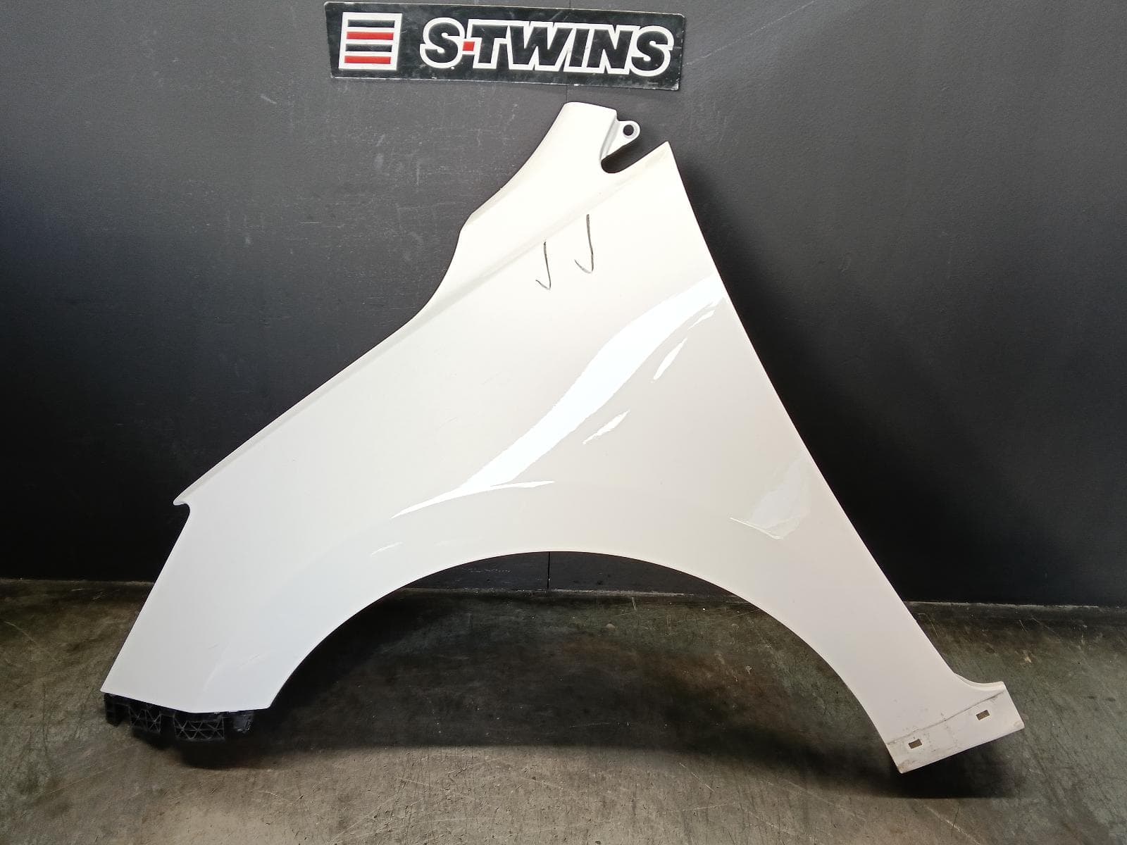 Used auto part listing image: 2021 KIA RIO LEFT GUARD YB, NON INDICATOR, W/ SKIRT TYPE, 12/16-06/23 0000413422