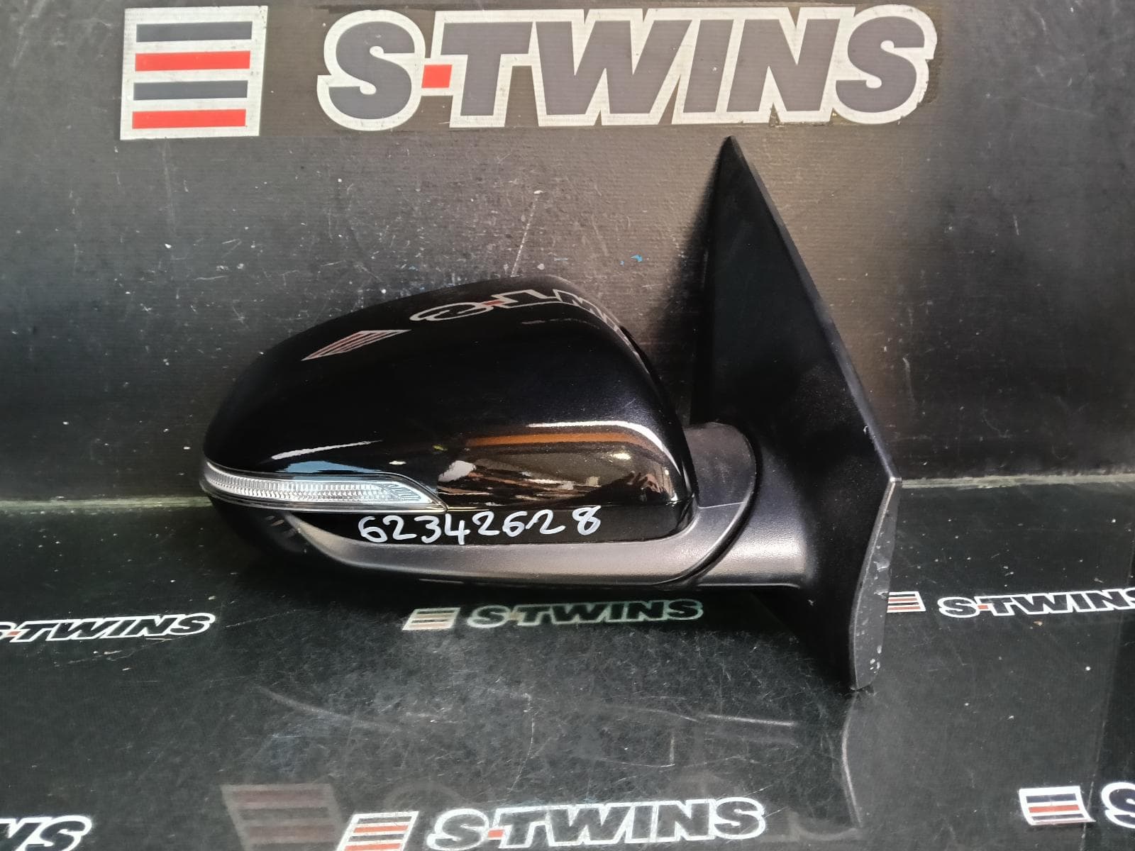 Used auto part listing image: 2021 KIA RIO RIGHT DOOR MIRROR YB, HEATED, POWER FOLD, W/ INDICATOR TYPE, HIGH GLOSS BLACK, BSD TYPE (10 PIN), 12/16-06/23 0000413438