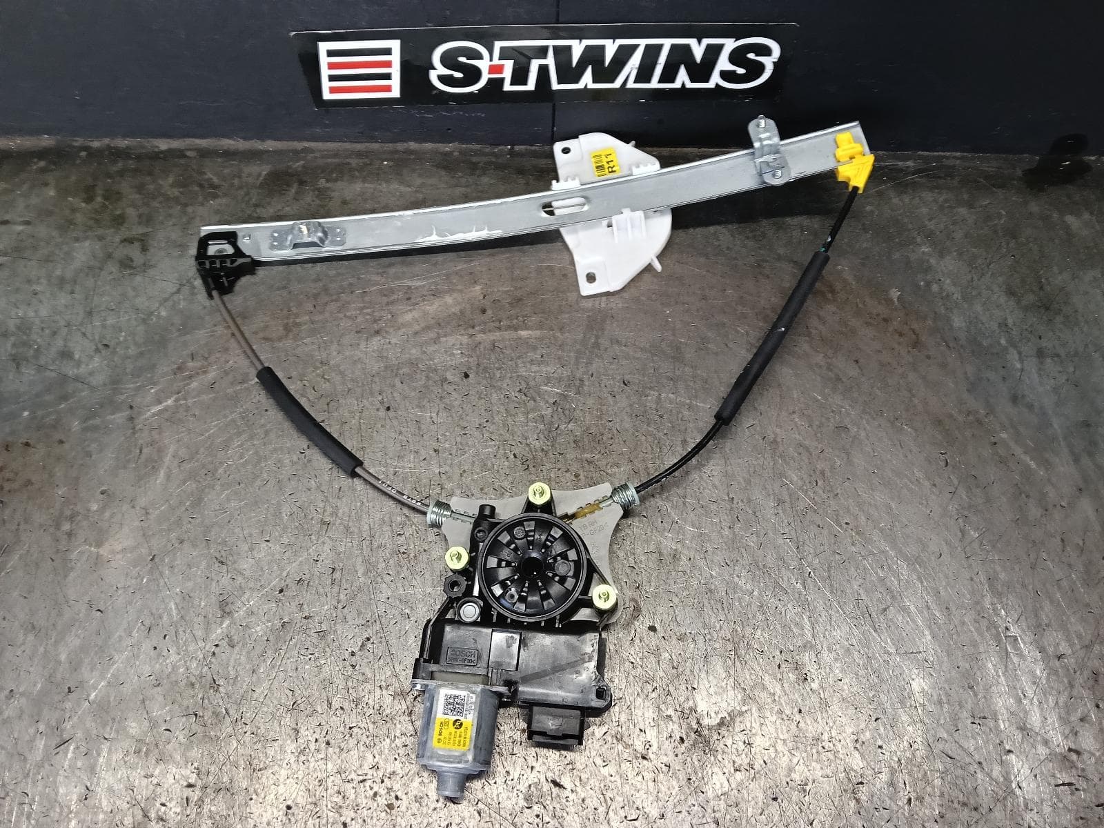 Used auto part listing image: 2021 KIA RIO RIGHT FRONT WINDOW REG MOTOR YB, DOOR REG ASSY (REG AND MOTOR), 12/16-06/23 0000413440