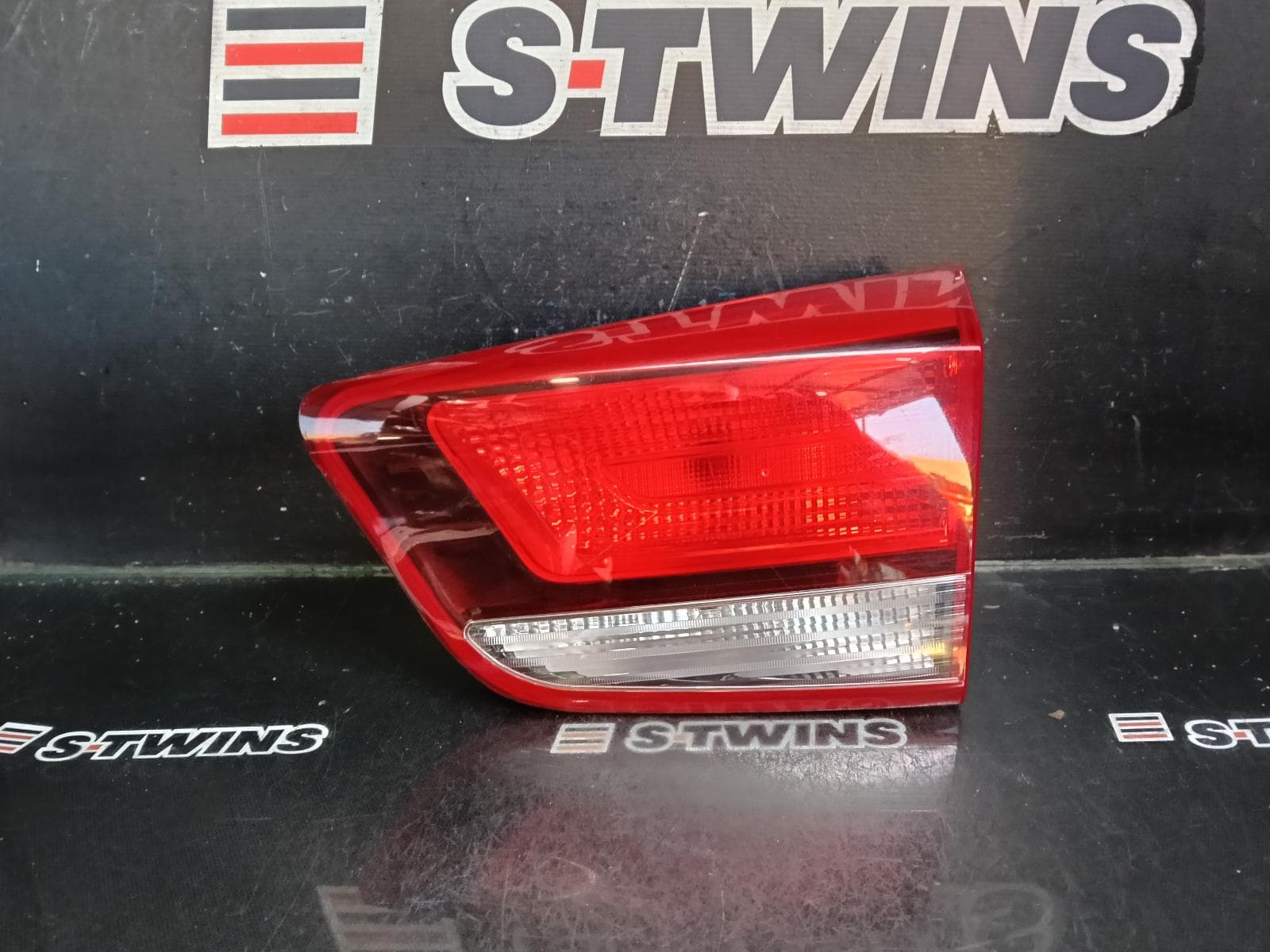Used auto part listing image: 2021 KIA RIO REAR GARNISH YB, TAILGATE LAMP (RH SIDE), HALOGEN TYPE, 12/16-06/23 0000413435