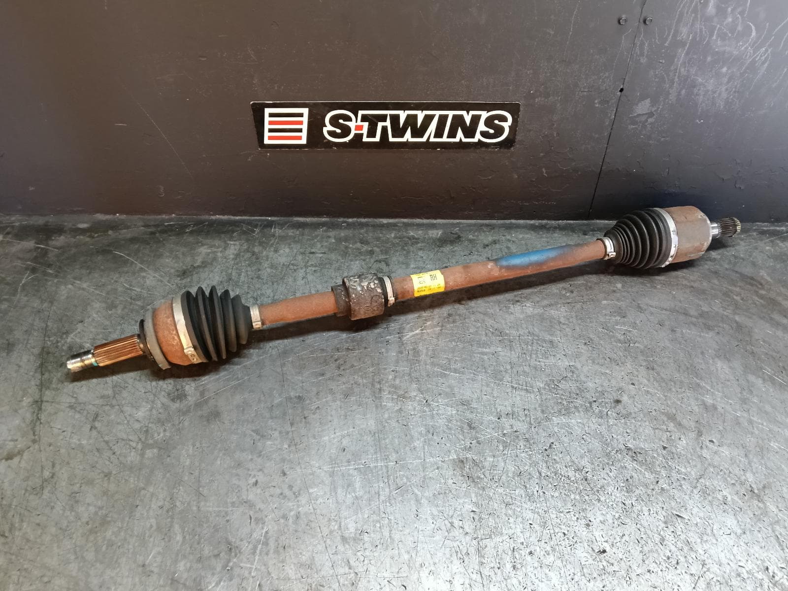 Used auto part listing image: 2021 KIA RIO RIGHT DRIVESHAFT AUTO, PETROL, 1.0, TURBO, G3LC, 7 SPEED, YB, 06/18-06/23 0000413439