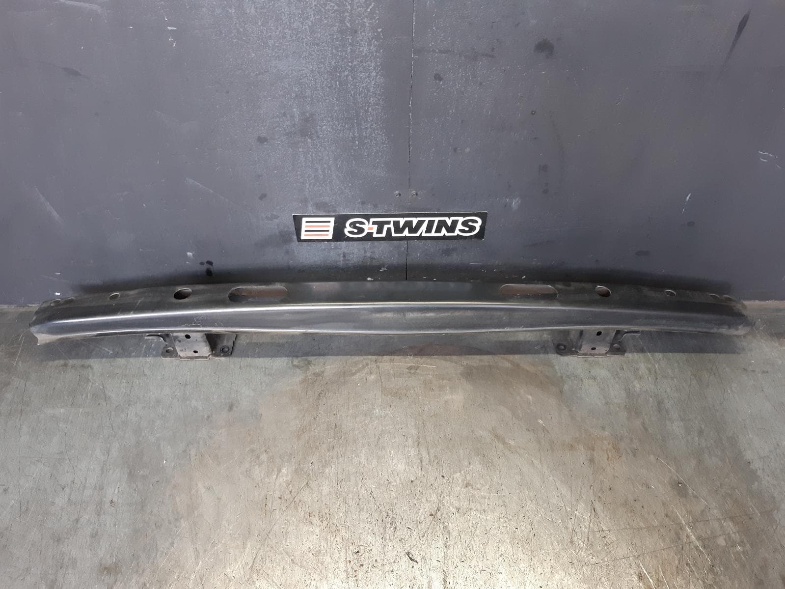 Used auto part listing image: 2018 VOLKSWAGEN TRANSPORTER R BAR BRACKET REINFO MAIN REINFORCEMENT, T6, 07/15-08/24 0000366273