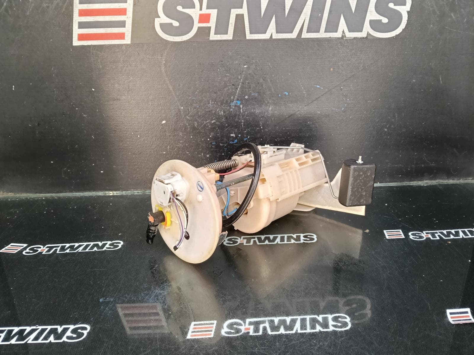 Used auto part listing image: 2012 TOYOTA CAMRY FUEL PUMP XV50, 12/11-05/15 0000413020