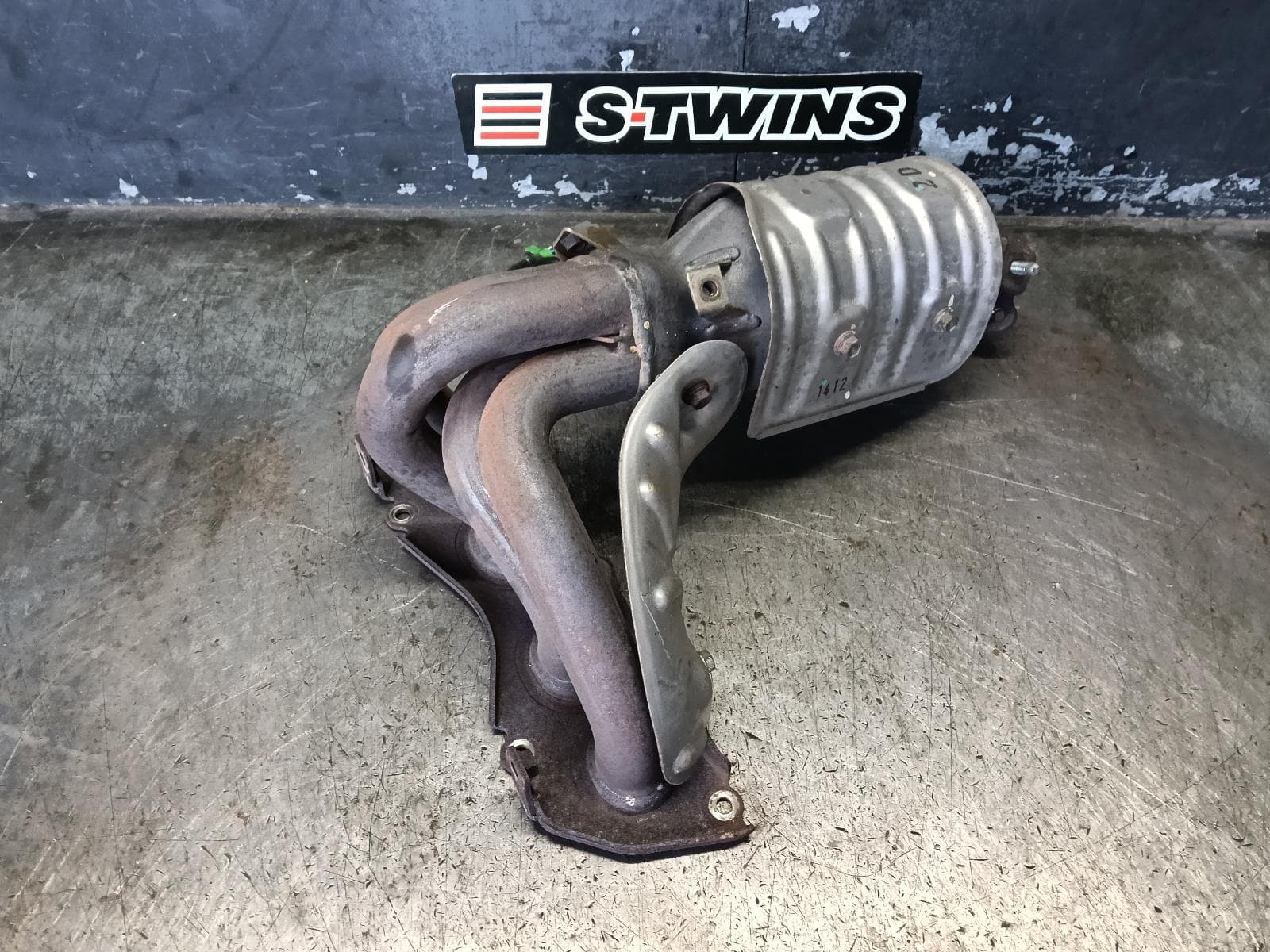 Used auto part listing image: 2013 TOYOTA CAMRY CATALYTIC CONVERTER MANIFOLD-CAT TYPE, 2.5, PETROL, NON HYBRID, ASV50, 11/11-05/15 0000405537