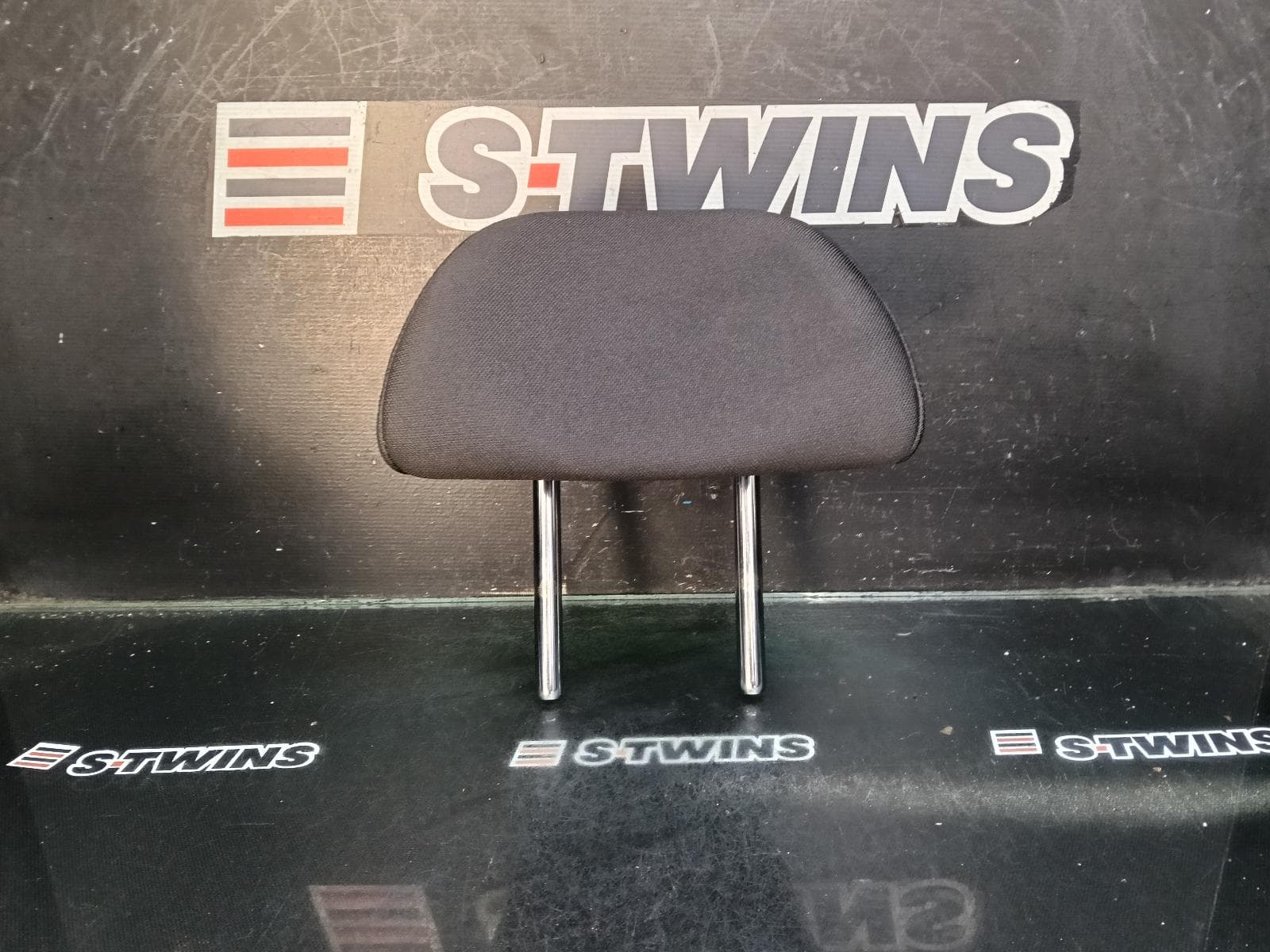 Used auto part listing image: 2018 HYUNDAI I30 HEADREST CENTRE REAR 2ND ROW, CLOTH, BLACK, GO/ACTIVE, PD, 03/17- 0000413314