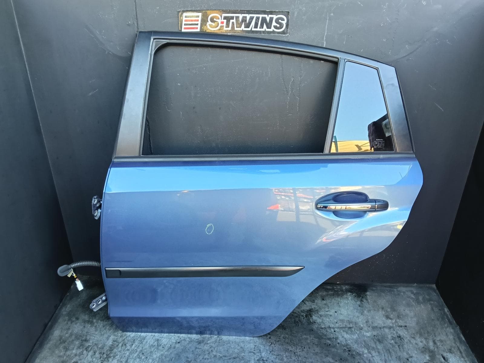 Used auto part listing image: 2014 SUBARU XV LEFT REAR DOOR SLIDING G4X, 08/11-04/17 0000413285