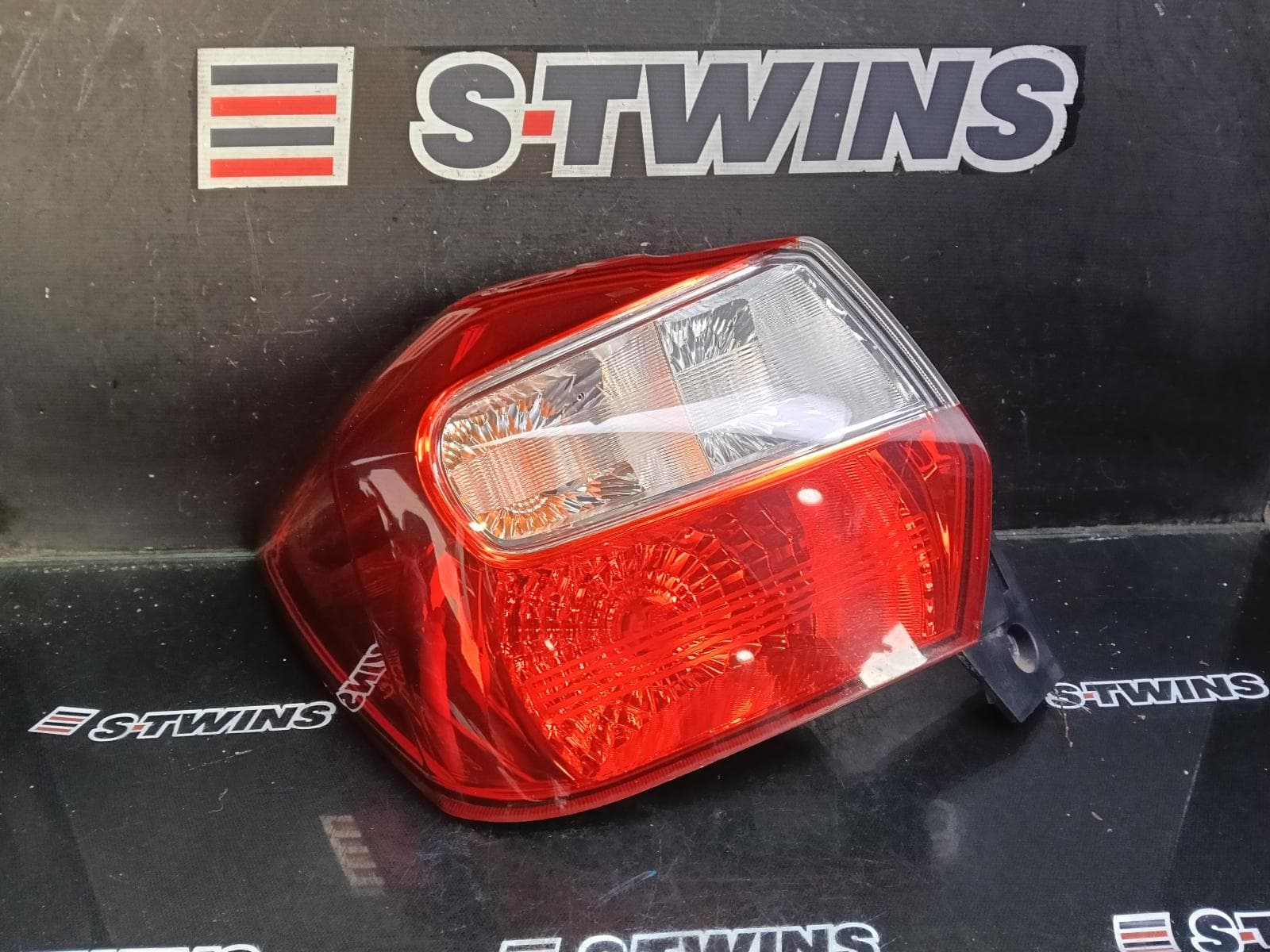 Used auto part listing image: 2014 SUBARU XV LEFT TAILLIGHT G4X, IN BODY, RED LENS TYPE, 08/11-10/15 0000413401