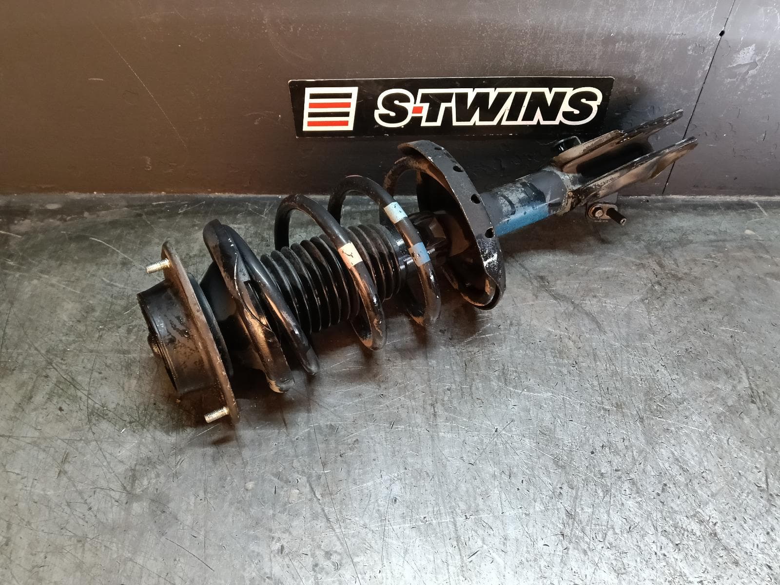 Used auto part listing image: 2014 SUBARU XV RIGHT FRONT STRUT G4X, 08/11-04/17 0000413403