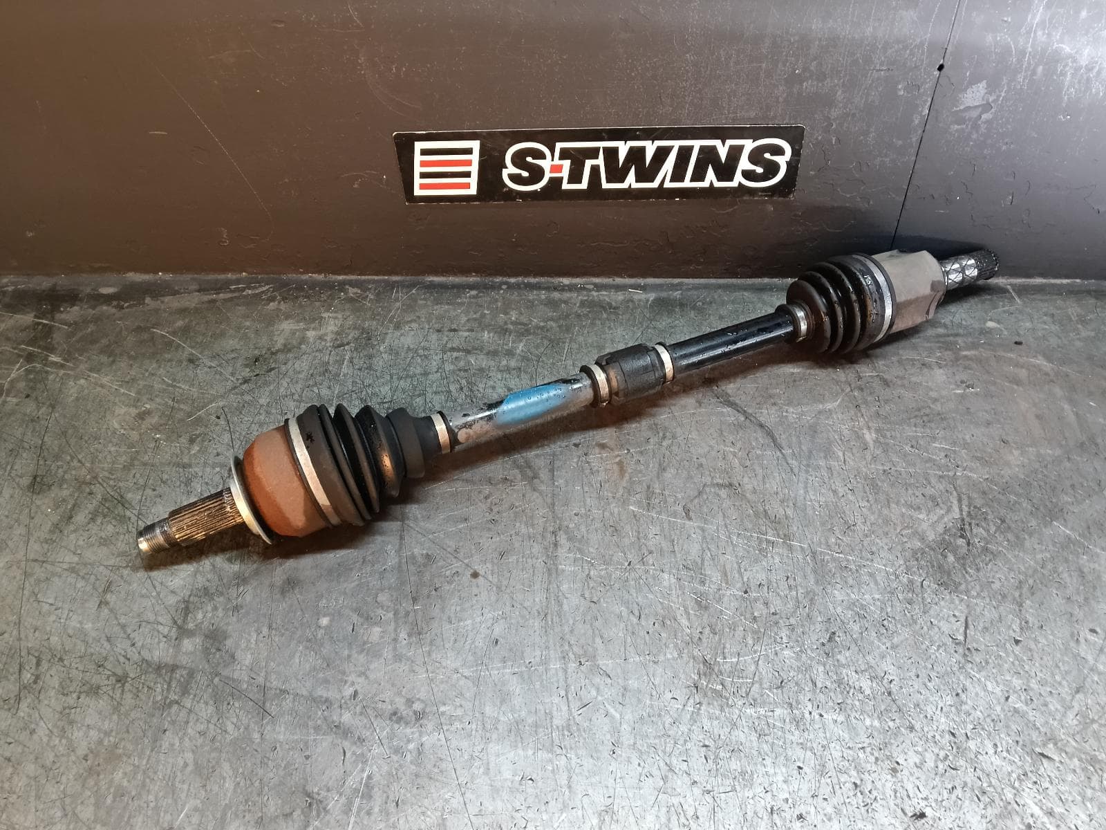 Used auto part listing image: 2014 SUBARU XV RIGHT DRIVESHAFT FRONT, G4X, 11/13-04/17 0000413405