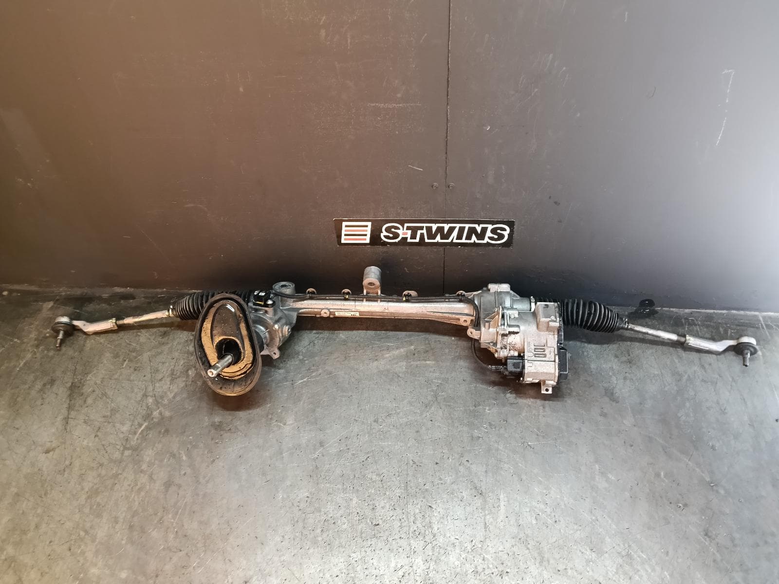 Used auto part listing image: 2015 FORD FOCUS STEERING BOX RACK LZ, TREND, 10/14-11/18 0000413760