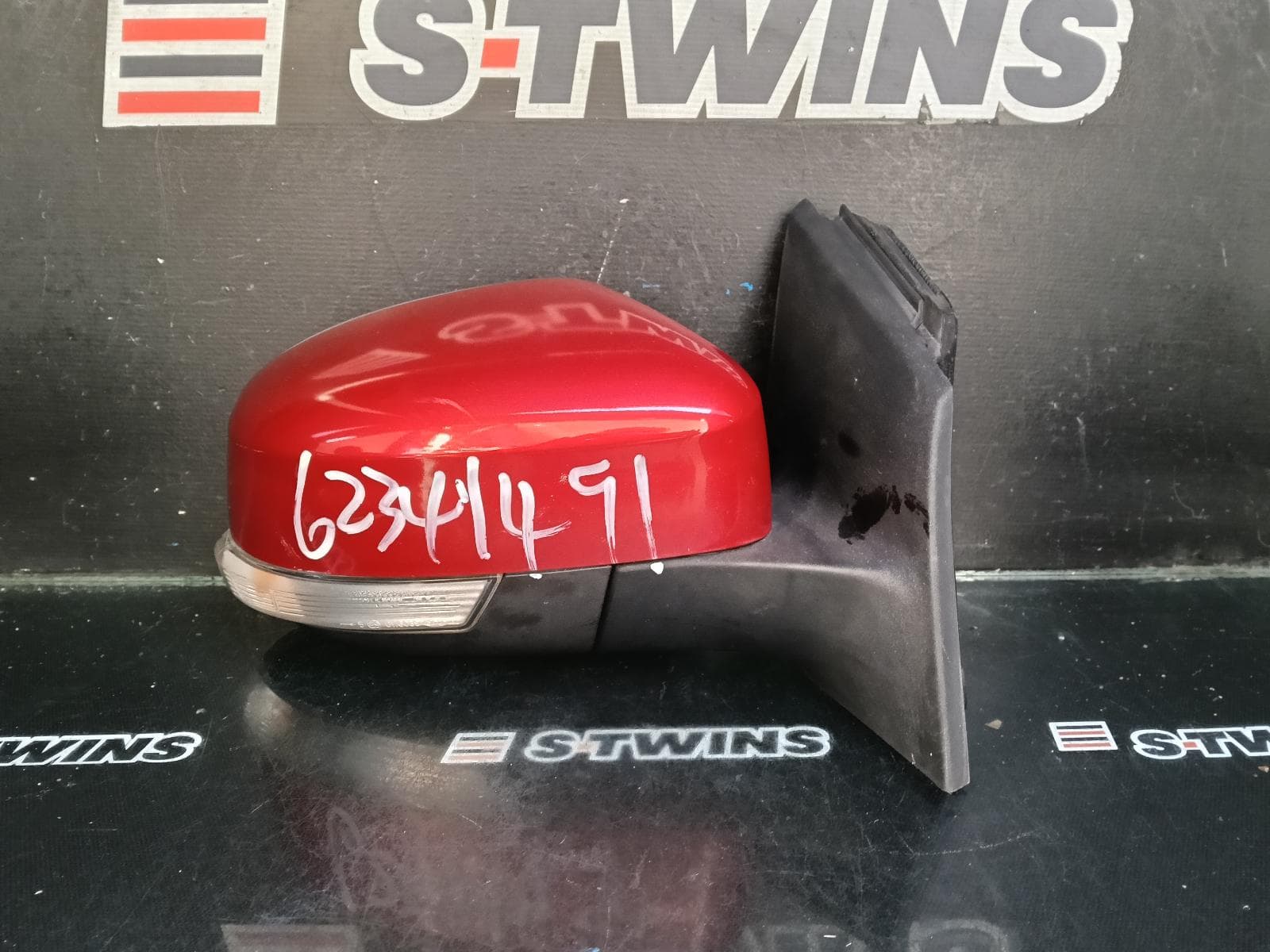 Used auto part listing image: 2015 FORD FOCUS RIGHT DOOR MIRROR LZ, TREND, MANUAL FOLDING, NON HEATED, NON PUDDLE LAMP & NON BLINDSPOT TYPE, 07/15-11/18 0000413745
