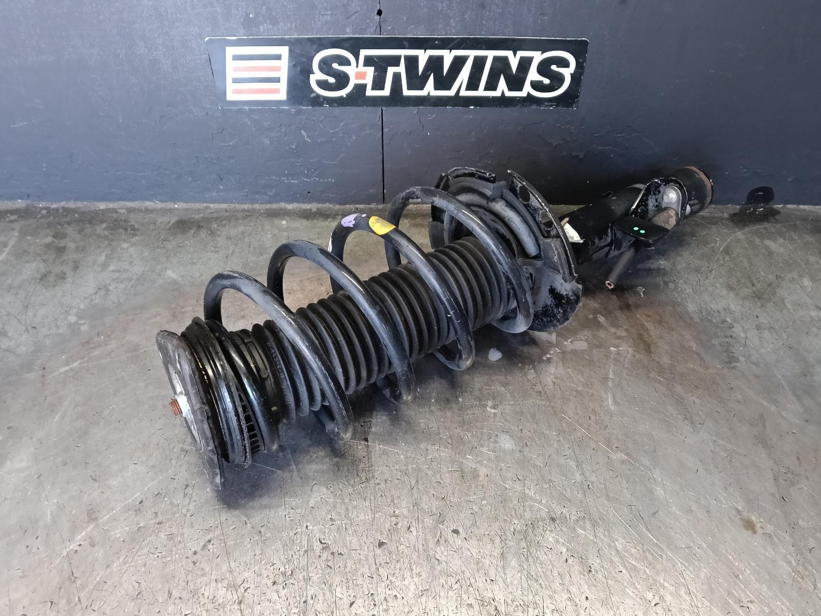 Used auto part listing image: 2015 FORD FOCUS LEFT FRONT STRUT LZ, 1.5, 07/15-11/18 0000413767