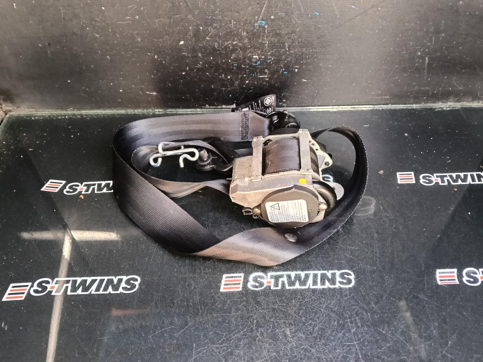 Used auto part listing image: 2015 FORD FOCUS SEAT BELT STALK LH FRONT, SEAT BELT ONLY (NO STALK), SEDAN/HATCH, LZ, 10/14-11/18 0000413751