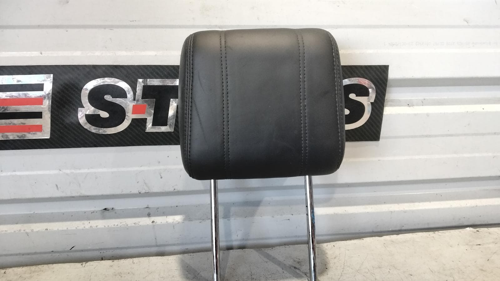 Used auto part listing image: 2021 LAND ROVER RANGEROVER SPORT HEADREST L494, 12/13-04/22 0000411949