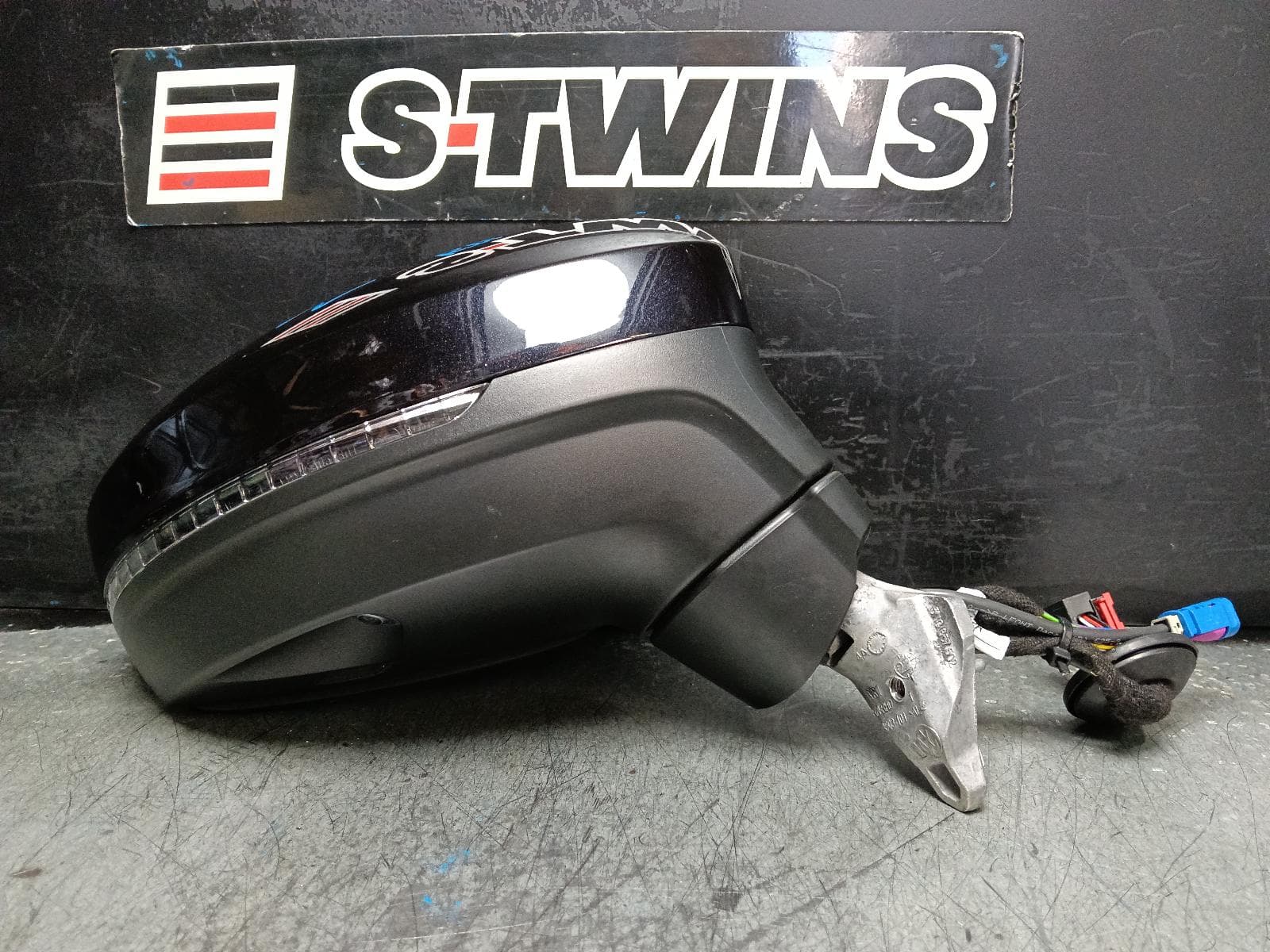 Used auto part listing image: 2023 VOLKSWAGEN TIGUAN RIGHT DOOR MIRROR 5NA, POWER FOLD, HEATED, W/ MEMORY, W/ SIDE ASSIST & CAMERA TYPE, 06/21-02/24 0000404073