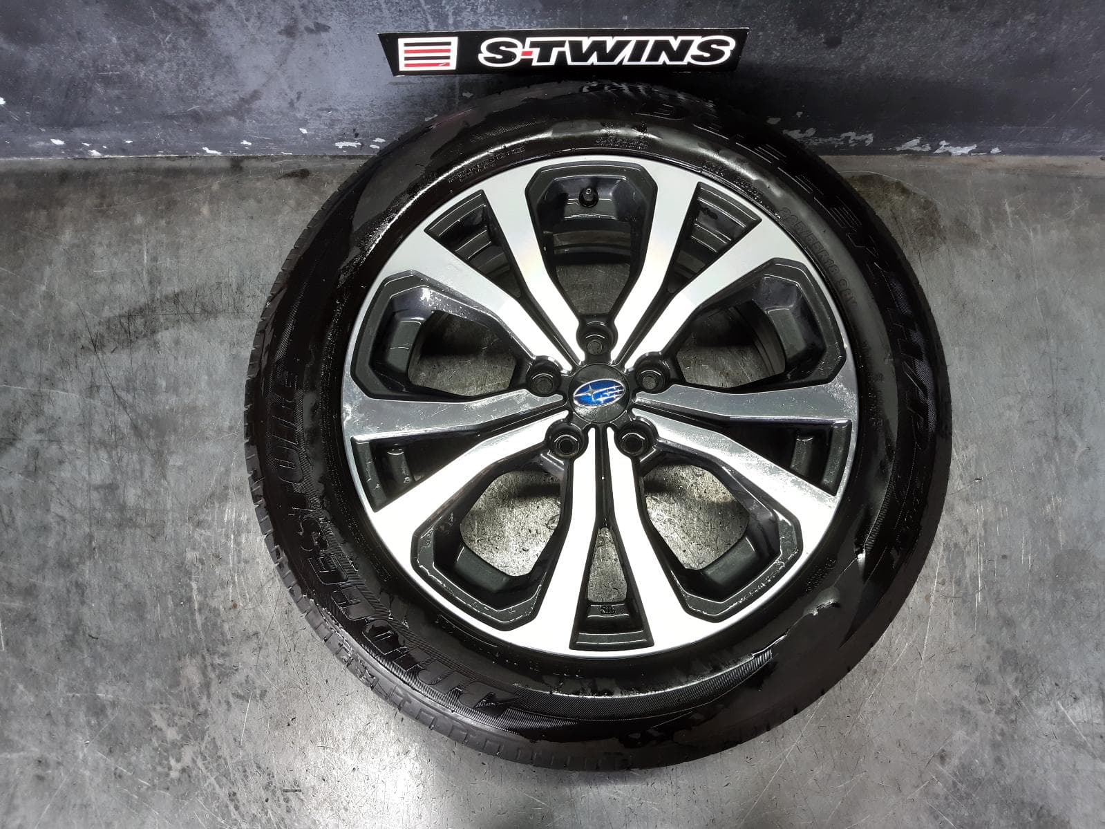 Used auto part listing image: 2022 SUBARU FORESTER WHEEL MAG FACTORY, 18X7IN, 5 Y SPOKE, SK, SILVER, 08/18-11/24 0000300224