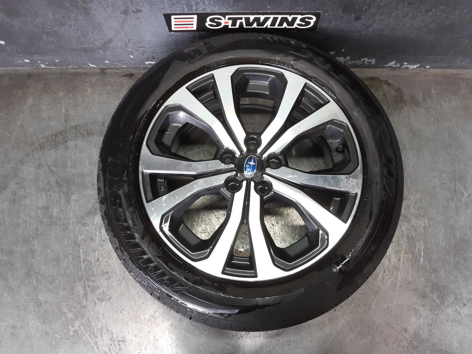Used auto part listing image: 2022 SUBARU FORESTER WHEEL MAG FACTORY, 18X7IN, 5 Y SPOKE, SK, SILVER, 08/18-11/24 0000300204