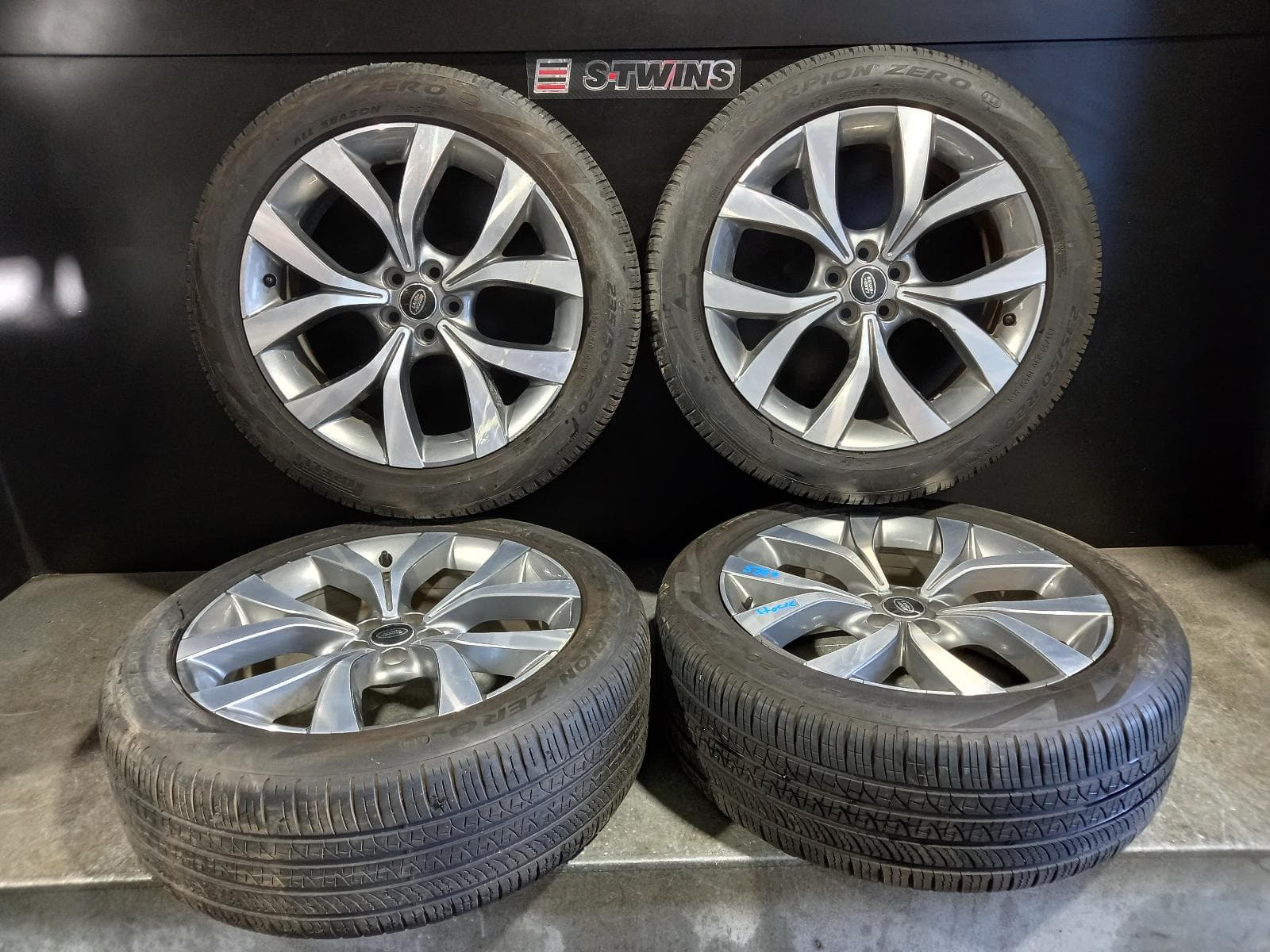 Used auto part listing image: 2019 LAND ROVER RANGE ROVER EVOQUE WHEEL MAG FACTORY, 20X8IN, 5 Y SPOKE, STYLE 5076, GREY, L551, 02/19- 0000217762
