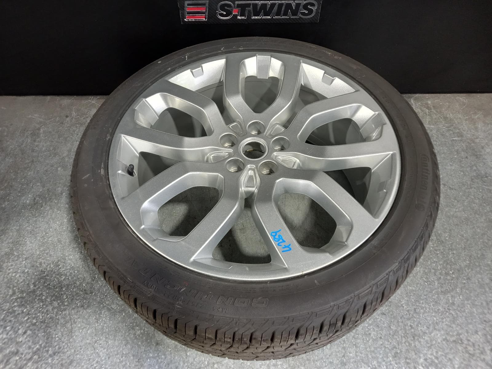 Used auto part listing image: 2013 LAND ROVER RANGEROVER SPORT WHEEL MAG FACTORY, 22IN, STYLE 508, SILVER, L494, 06/13-04/22 0000235342