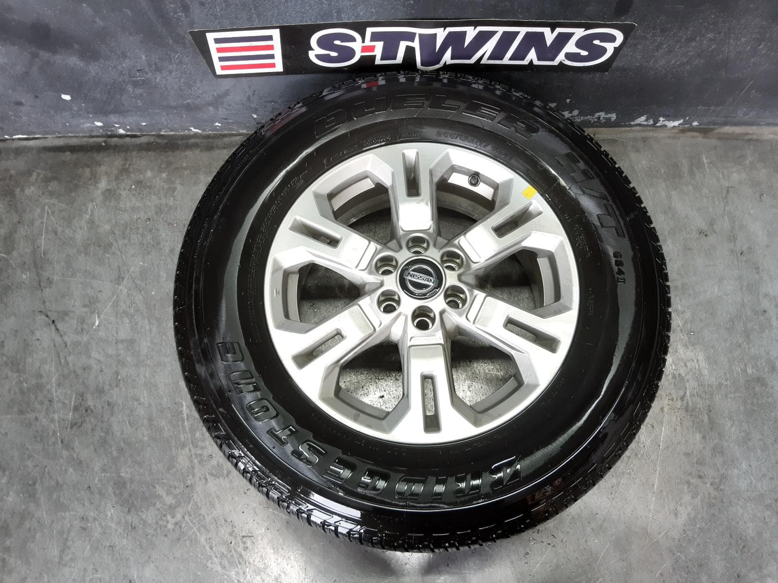 Used auto part listing image: 2021 NISSAN NAVARA WHEEL MAG NP300, FACTORY, 17X7IN, 6 SPOKE, SILVER, 12/20-12/25 0000301407