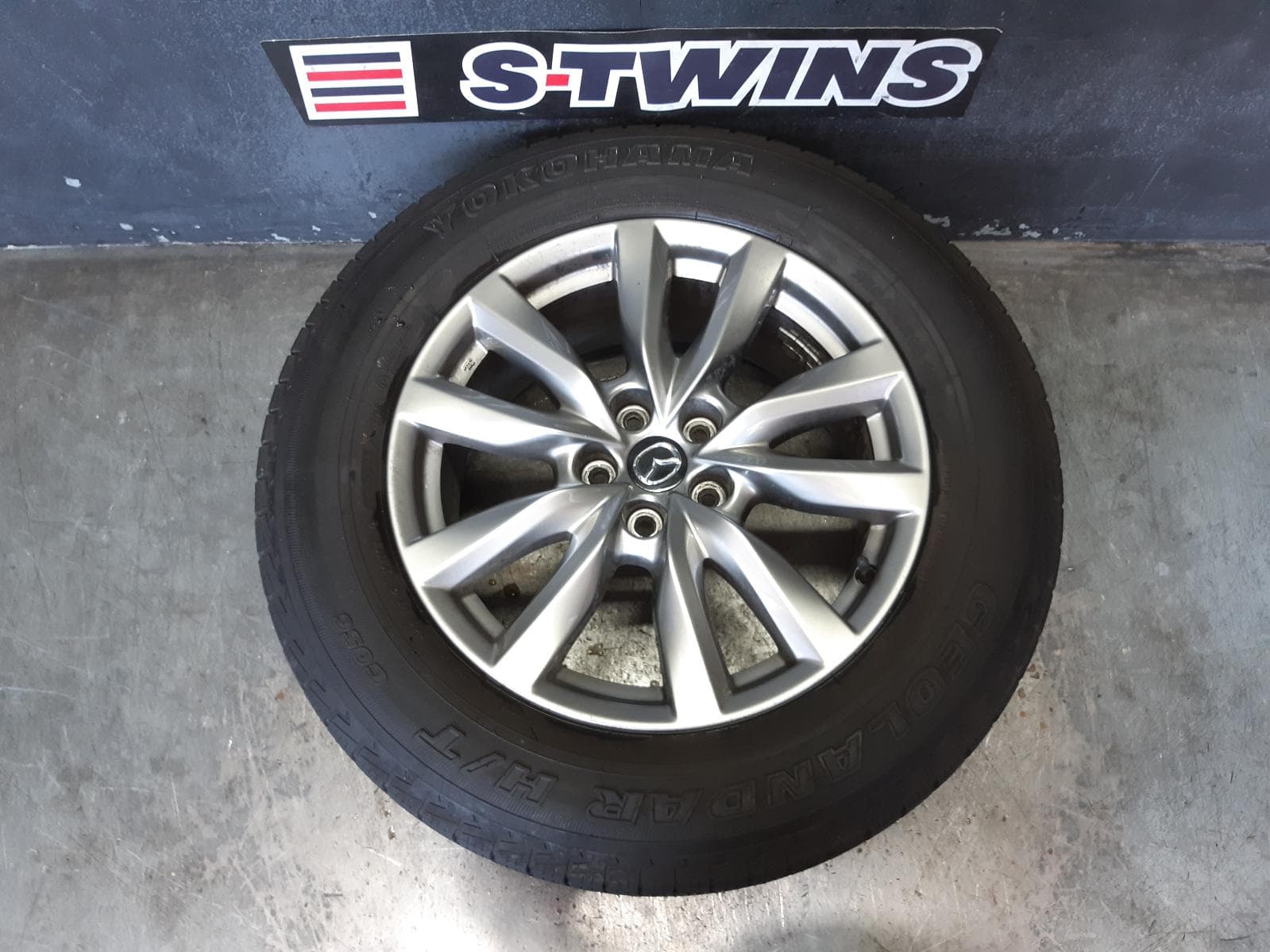 Used auto part listing image: 2017 MAZDA CX9 WHEEL MAG FACTORY, 18X8IN, 5 V SPOKE, TC, 07/16-12/24 0000293443