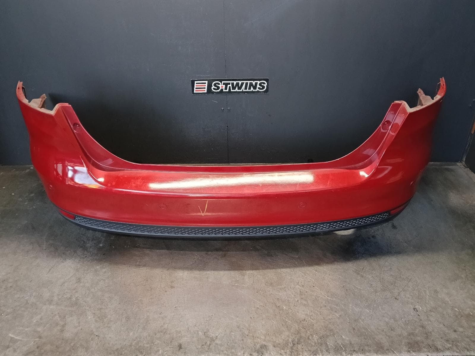 Used auto part listing image: 2015 FORD FOCUS REAR BUMPER LW, SEDAN, 08/12- 0000413736