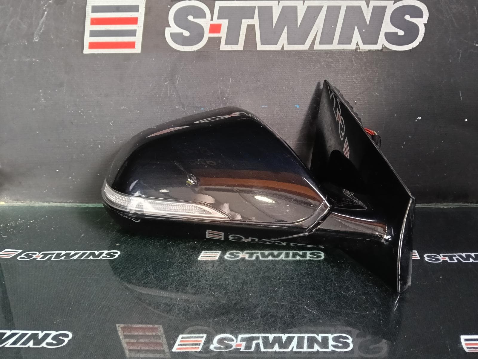 Used auto part listing image: 2018 HYUNDAI SONATA RIGHT DOOR MIRROR LF, BLACK, POWER FOLDING, HEATED & W/ PUDDLE LAMP TYPE, 10/14-01/20 0000377775
