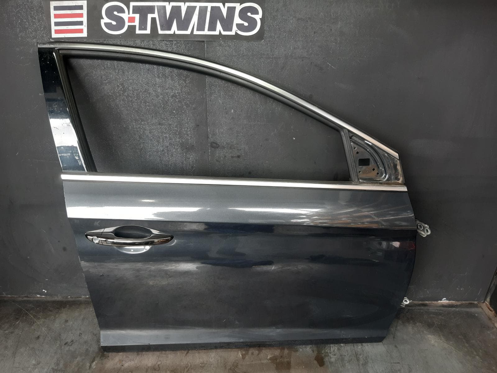 Used auto part listing image: 2018 HYUNDAI SONATA RIGHT FRONT DOOR LF, 10/14-01/20 0000377518