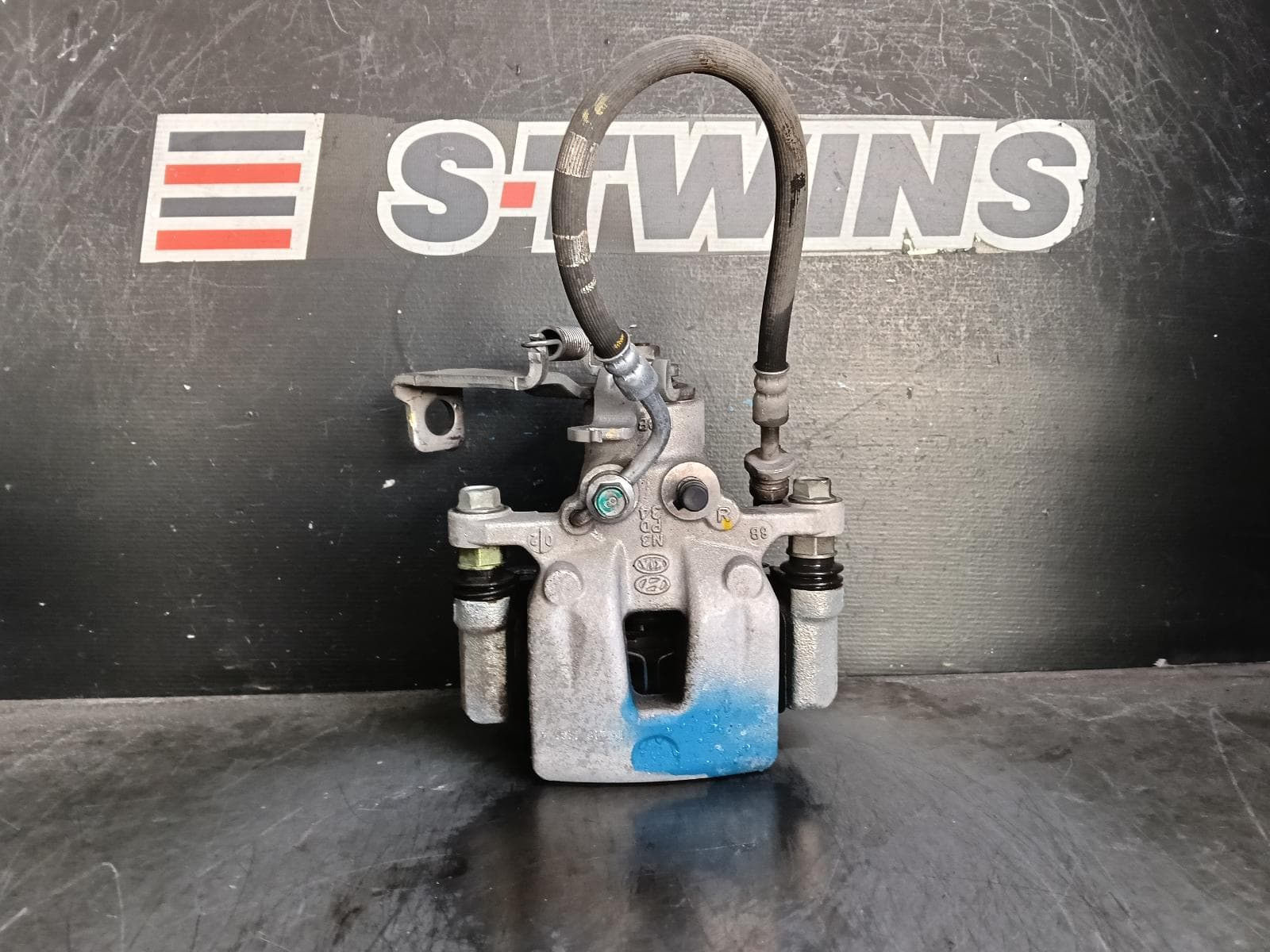 Used auto part listing image: 2019 HYUNDAI I30 CALIPER PD, RH REAR, GREY, NON ELECTRIC BRAKE TYPE, HATCH (S. KOREA VIN KMHH), GO/ACTIVE/ELITE/SR, 03/17-12/23 0000402571