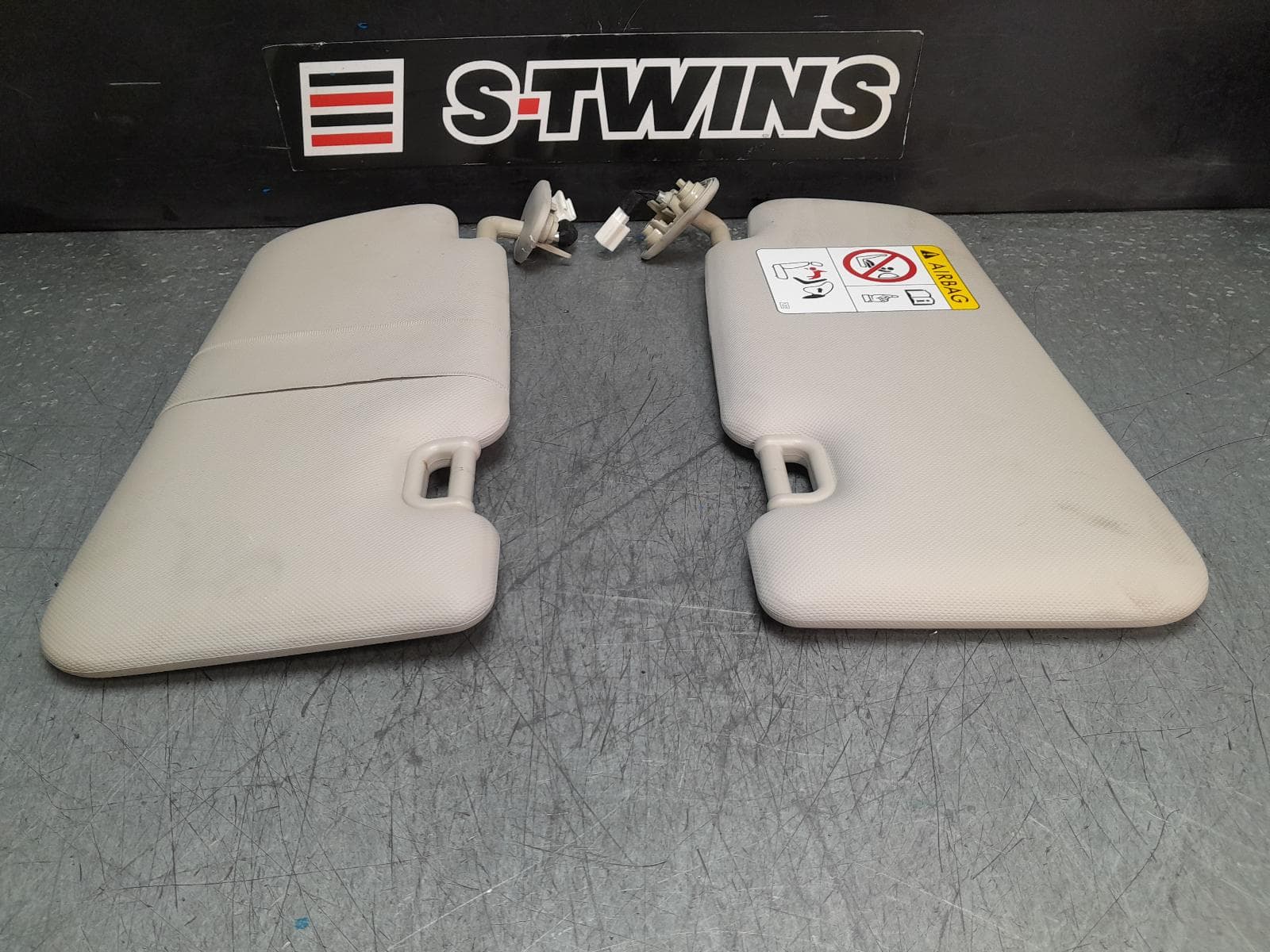 Used auto part listing image: 2022 SUBARU XV SUNVISOR G5X, PAIR, W/ MIRROR LIGHT, 03/17-06/23 0000376407