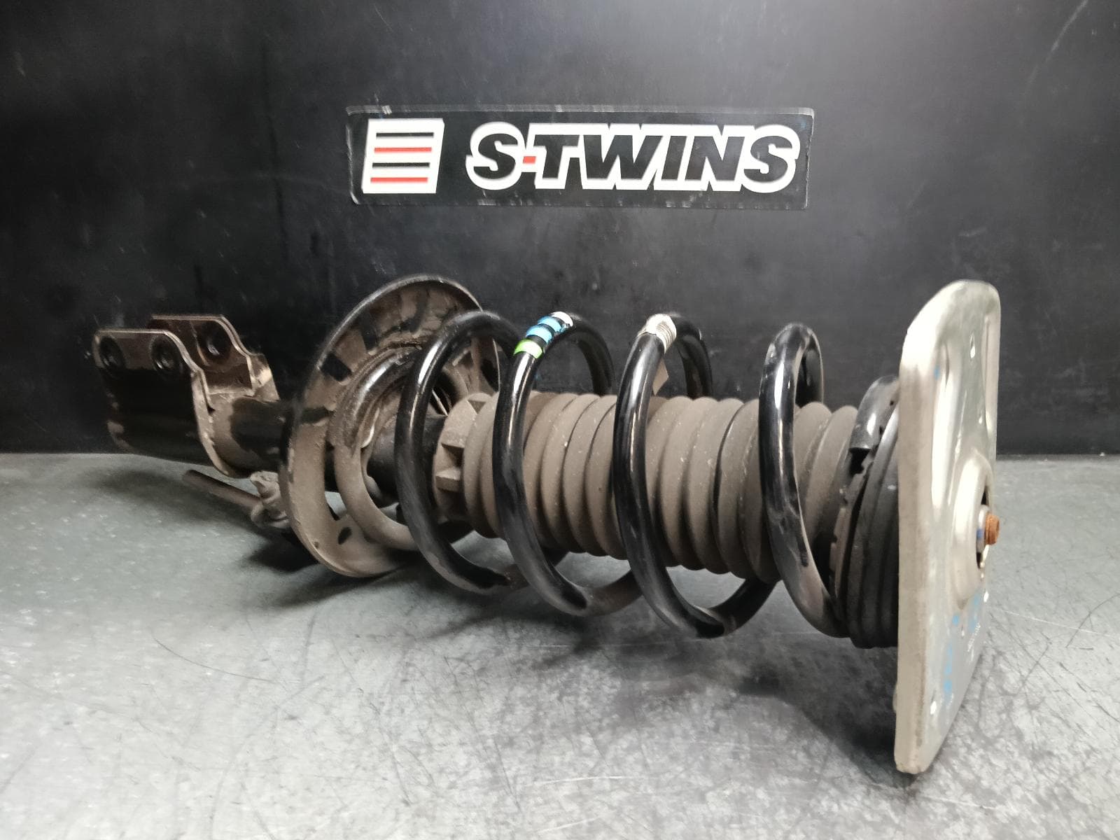 Used auto part listing image: 2019 PEUGEOT EXPERT LEFT FRONT STRUT K0, 04/18- 0000414331