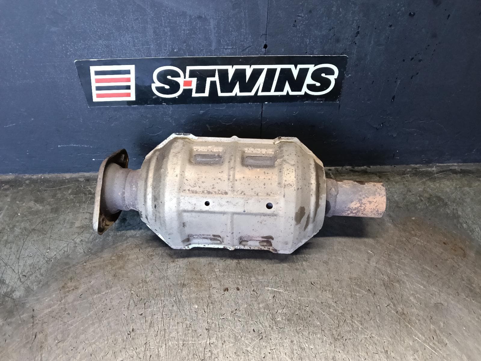 Used auto part listing image: 2016 MITSUBISHI OUTLANDER CATALYTIC CONVERTER UNDER CAR-CAT TYPE, 2.0, PETROL, ZJ-ZL, 10/12-07/21 0000414399