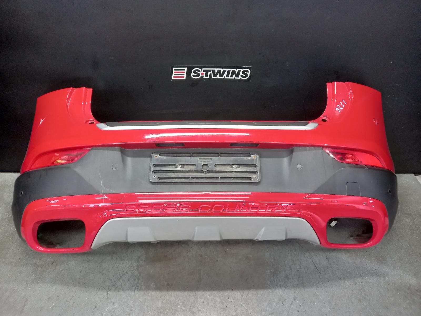 Used auto part listing image: 2014 VOLVO S40 REAR BUMPER BUMPER BAR, M SERIES, V40 CROSS COUNTRY, UPPER, 08/13- 0000379836