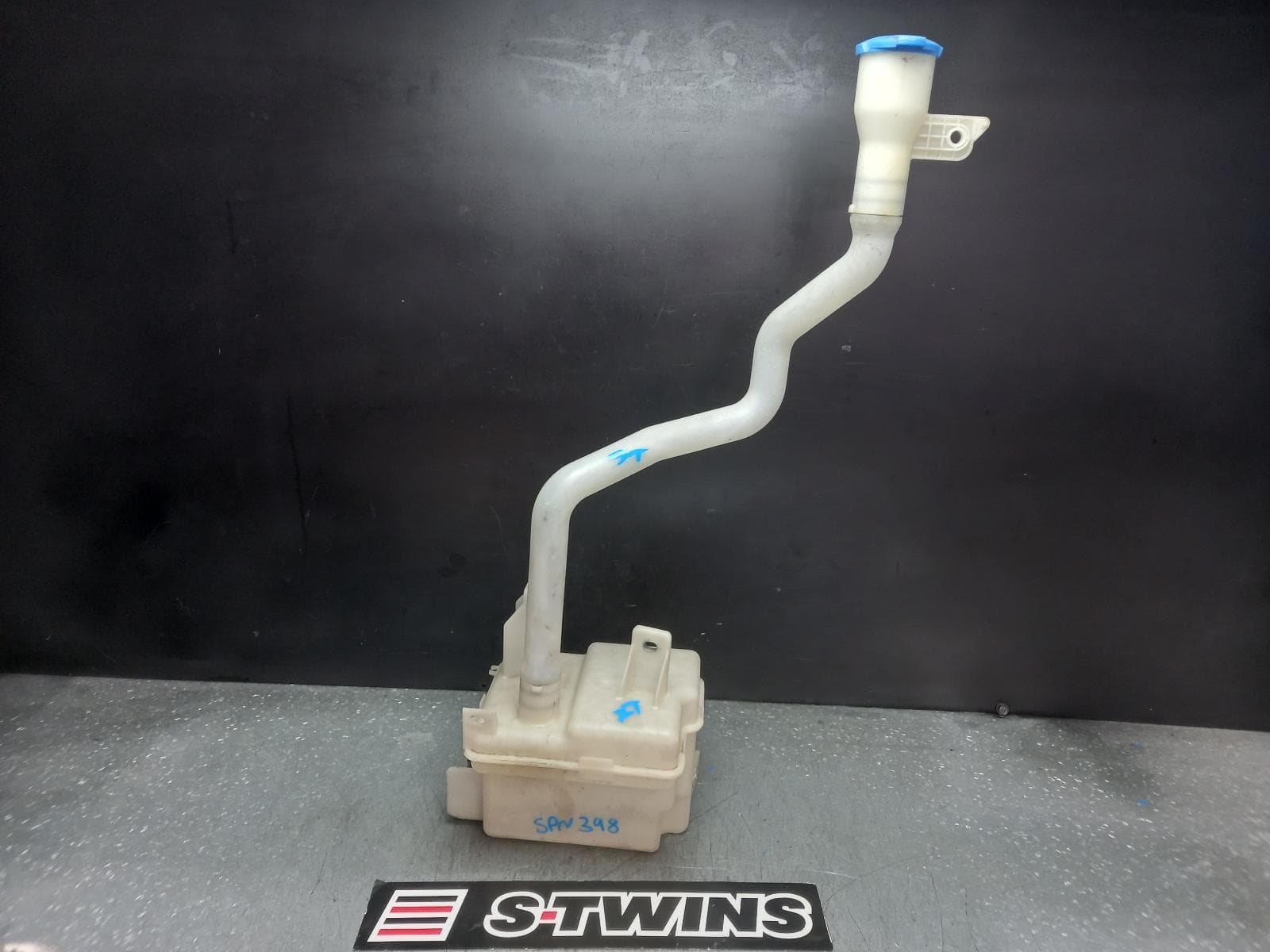 Used auto part listing image: 2021 HAVAL H6 WASHER BOTTLE B01/B03, 02/21- 0000374582