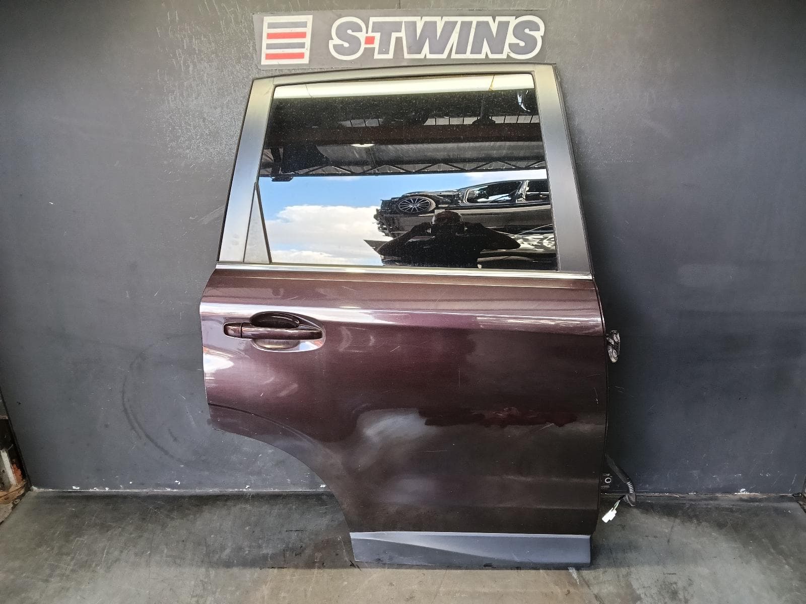 Used auto part listing image: 2013 SUBARU FORESTER RIGHT REAR DOOR SLIDING SJ, 12/12-08/18 0000380385