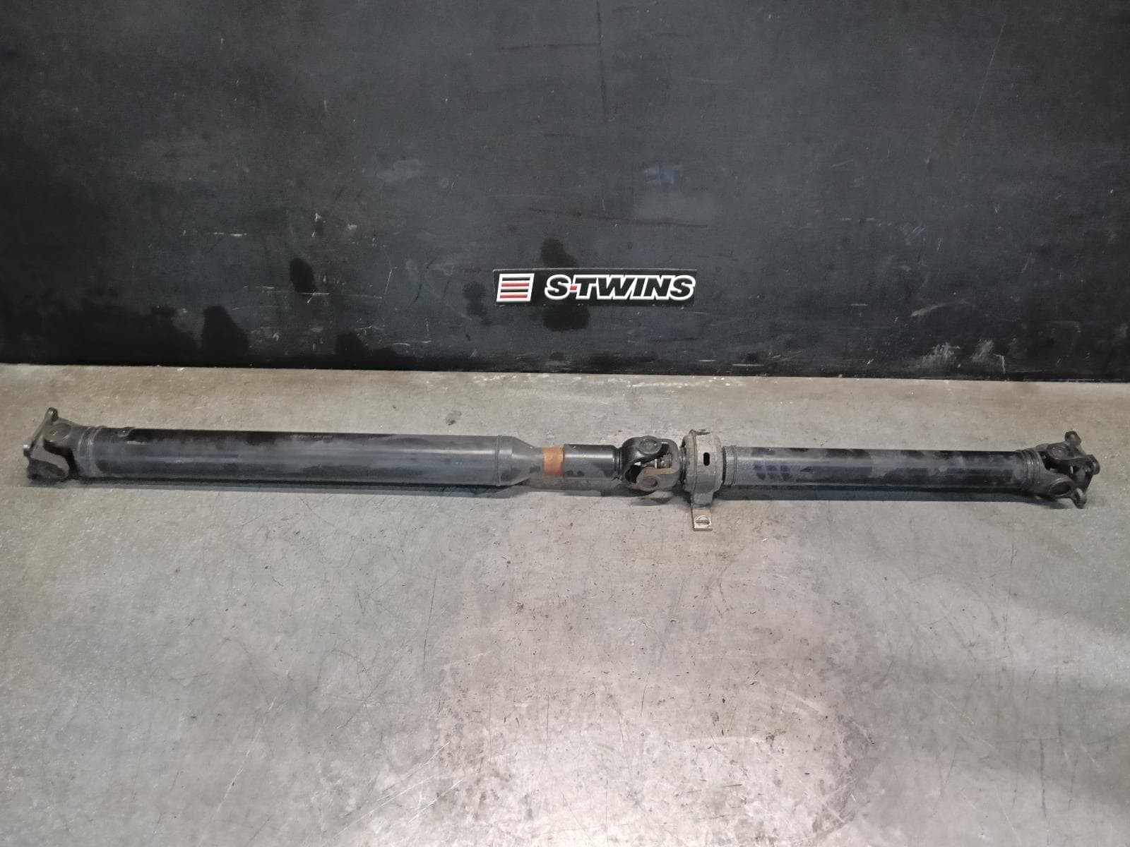 Used auto part listing image: 2014 VOLKSWAGEN AMAROK REAR PROP SHAFT AUTO/MANUAL T/M, 4WD, 1690mm, 2H, 10/10-09/22 0000413726