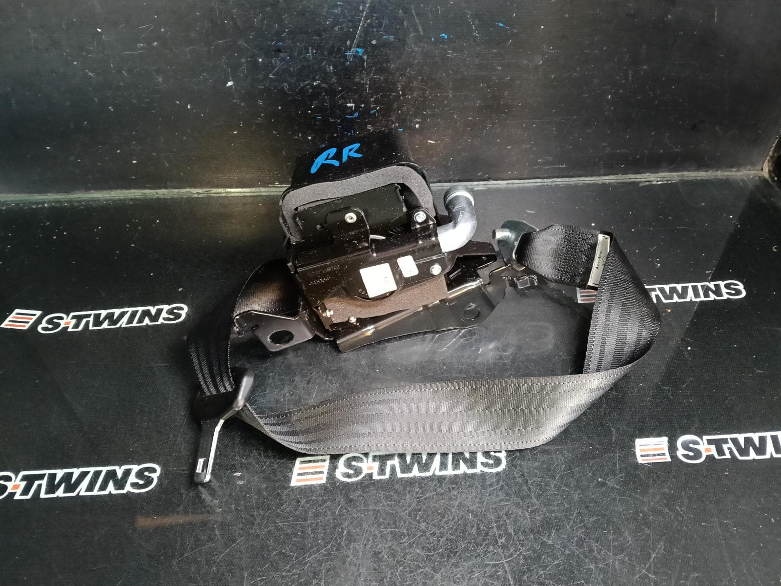 Used auto part listing image: 2017 MAZDA CX5 SEAT BELT STALK RH REAR, SEAT BELT ONLY, KF, 02/17-03/26 0000414234