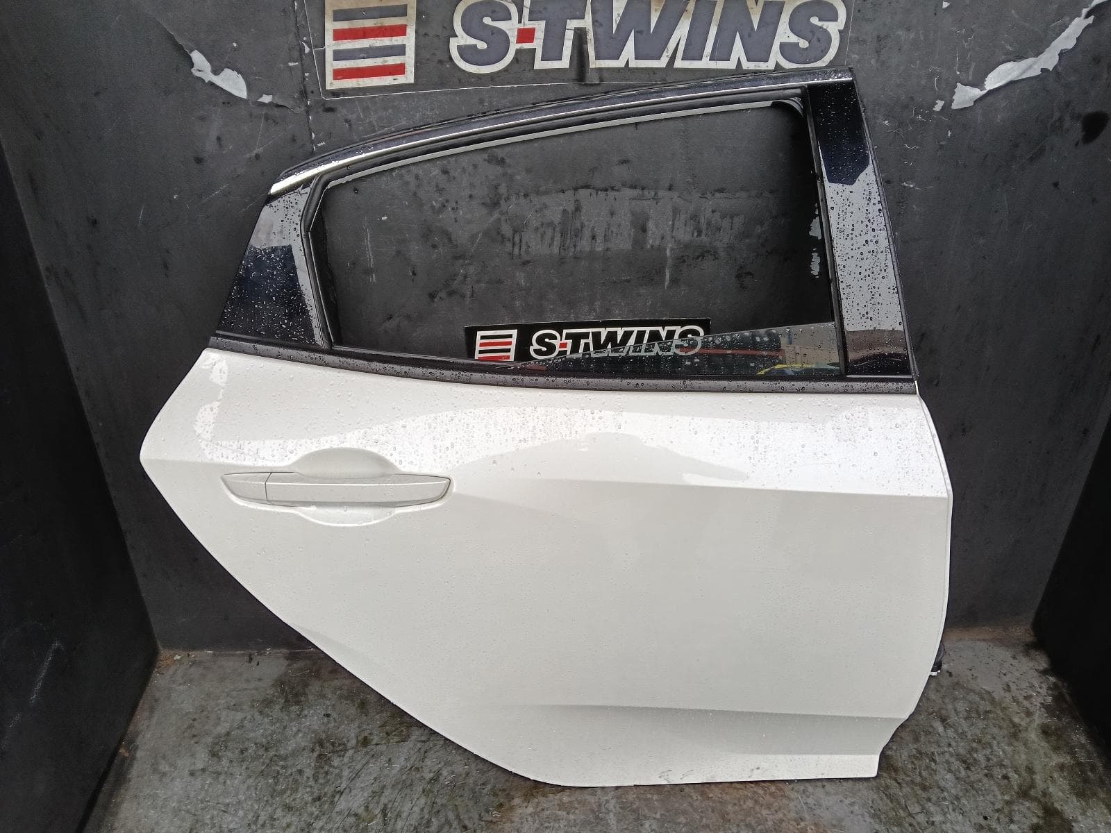 Used auto part listing image: 2018 HONDA CIVIC RIGHT REAR DOOR SLIDING 10TH GEN, HATCH, VTi/VTi-S/VTi-L/RS/VTi-LX, 02/17-08/21 0000386380