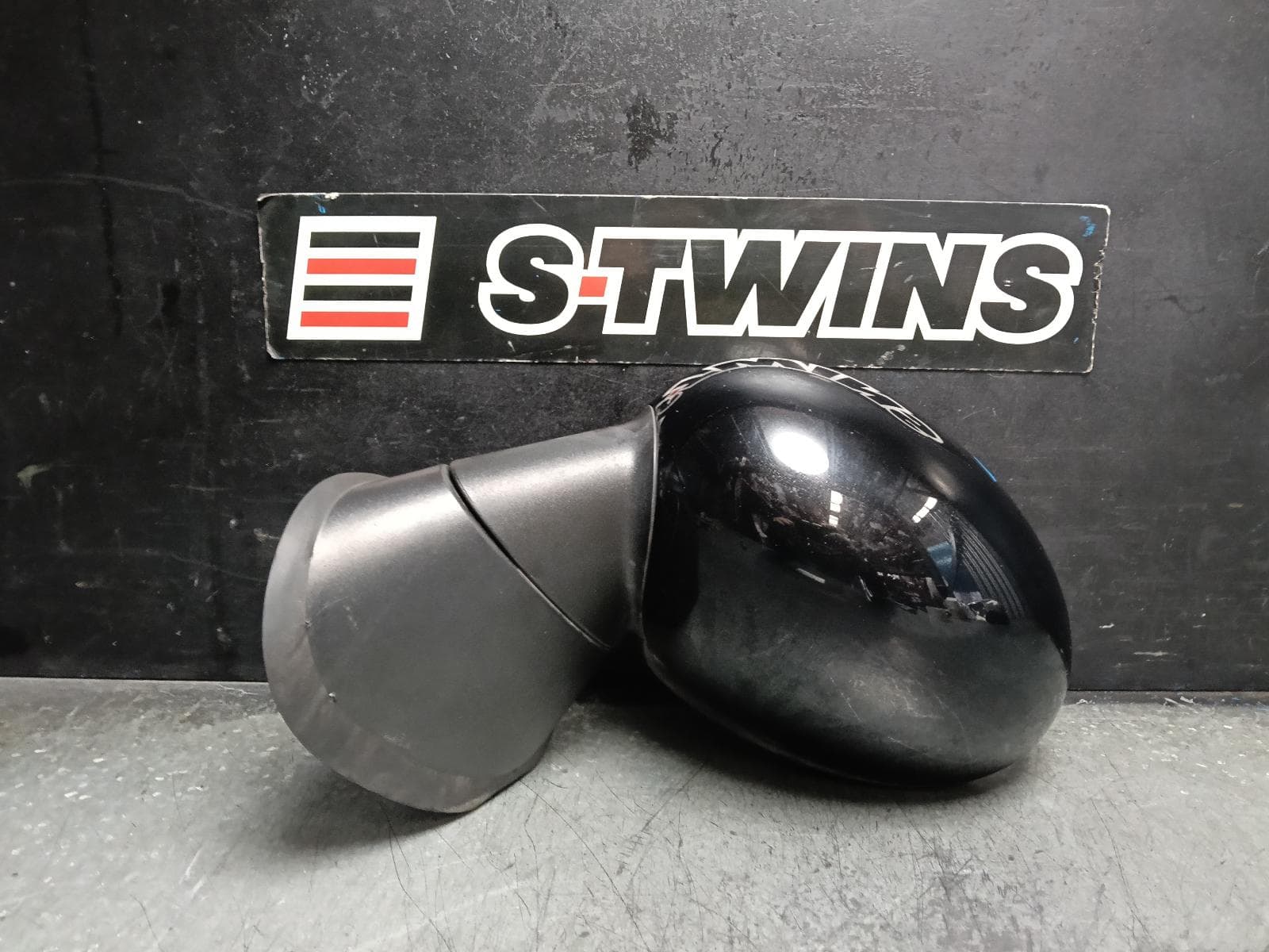 Used auto part listing image: 2013 MINI COOPER LEFT DOOR MIRROR R60 COUNTRYMAN 01/11-12/16 0000414464