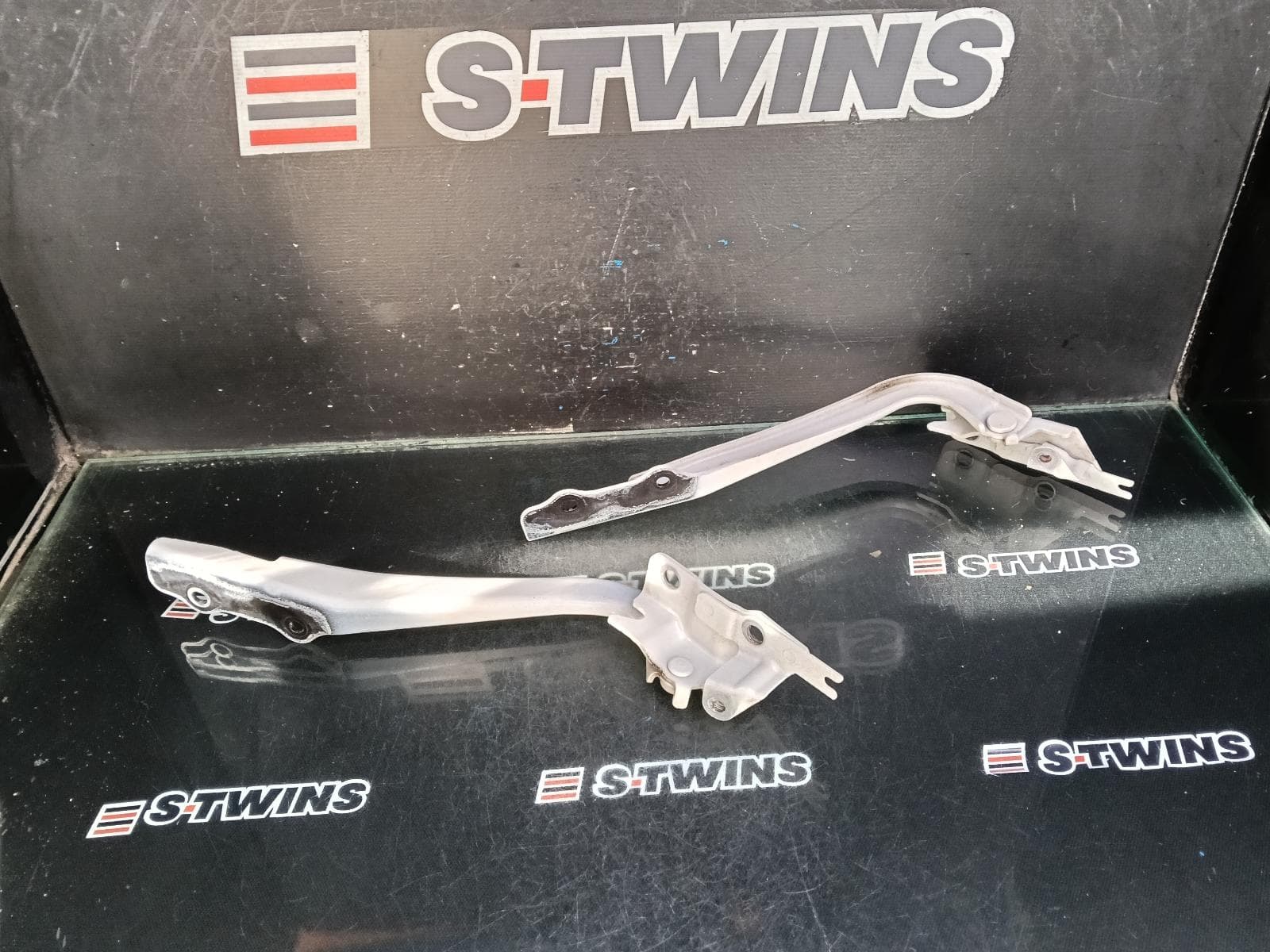 Used auto part listing image: 2020 SUBARU XV BONNET HINGE STRUT G5X, HINGES (PAIR), 03/17-06/23 0000414352