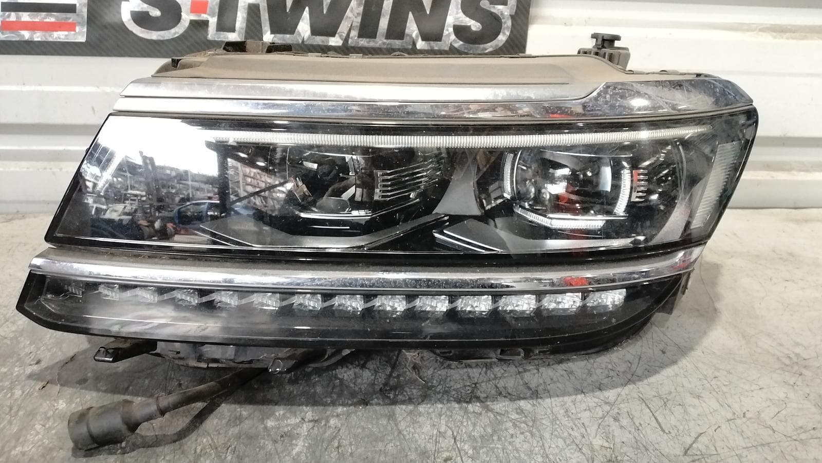 Used auto part listing image: 2019 VOLKSWAGEN TIGUAN LEFT HEADLAMP 5NA, LED TYPE, 06/16-05/21 0000414507