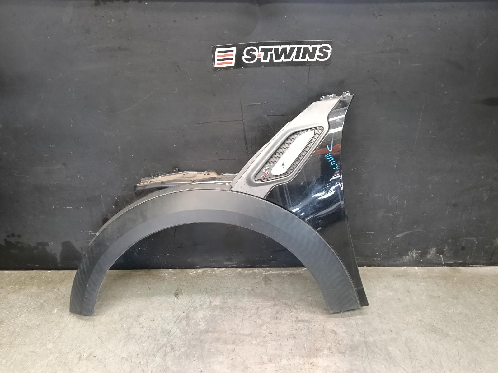 Used auto part listing image: 2013 MINI COOPER LEFT GUARD R60 COUNTRYMAN 01/11-12/16 0000414462