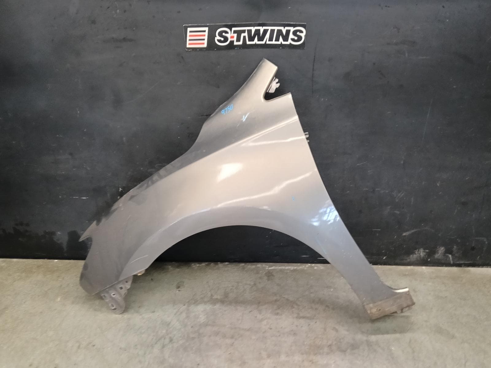 Used auto part listing image: 2015 NISSAN PULSAR LEFT GUARD B17, SEDAN, 12/12-12/17 0000414562